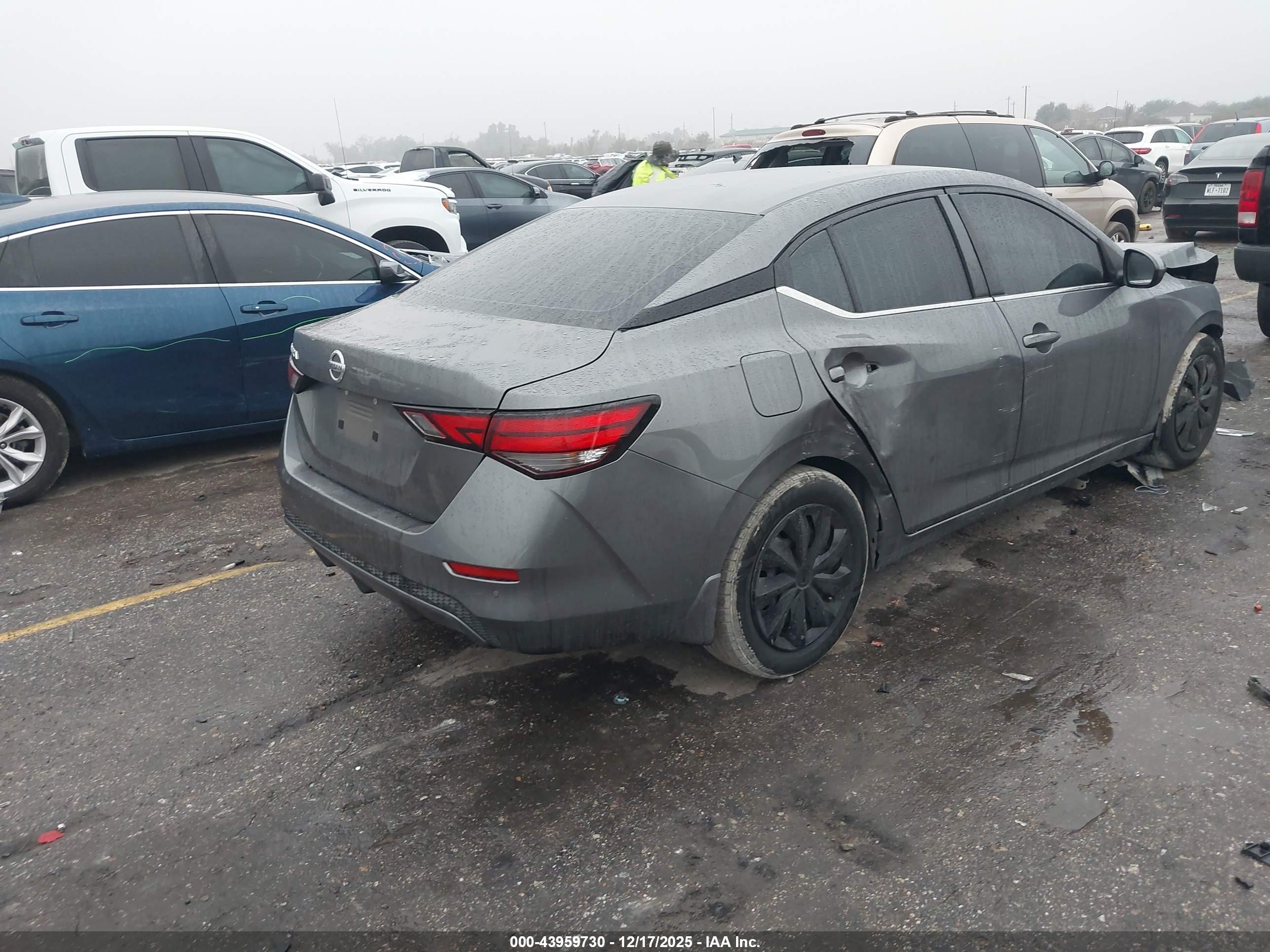 NISSAN SENTRA image 4