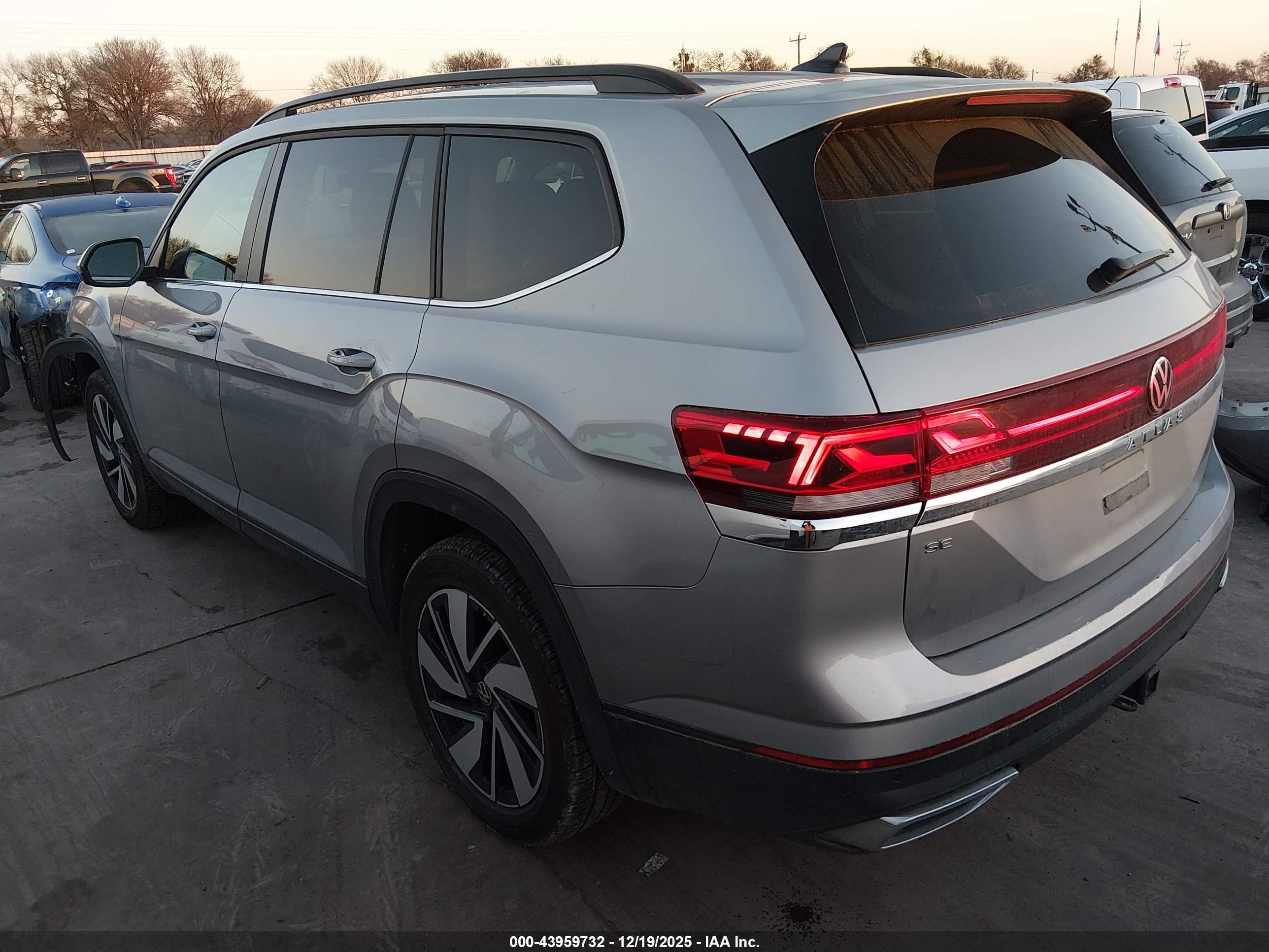 VOLKSWAGEN ATLAS image 3