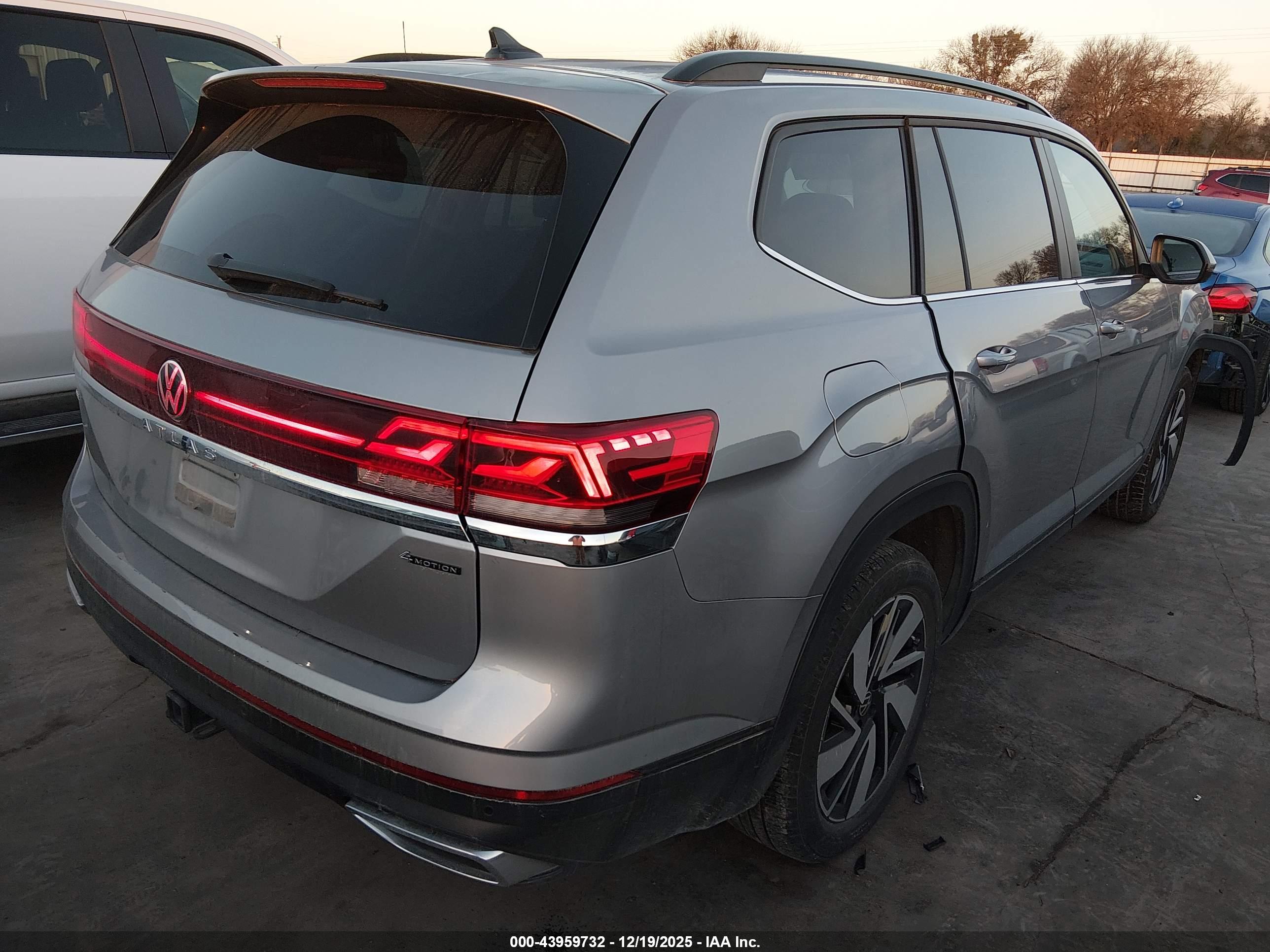 VOLKSWAGEN ATLAS image 4