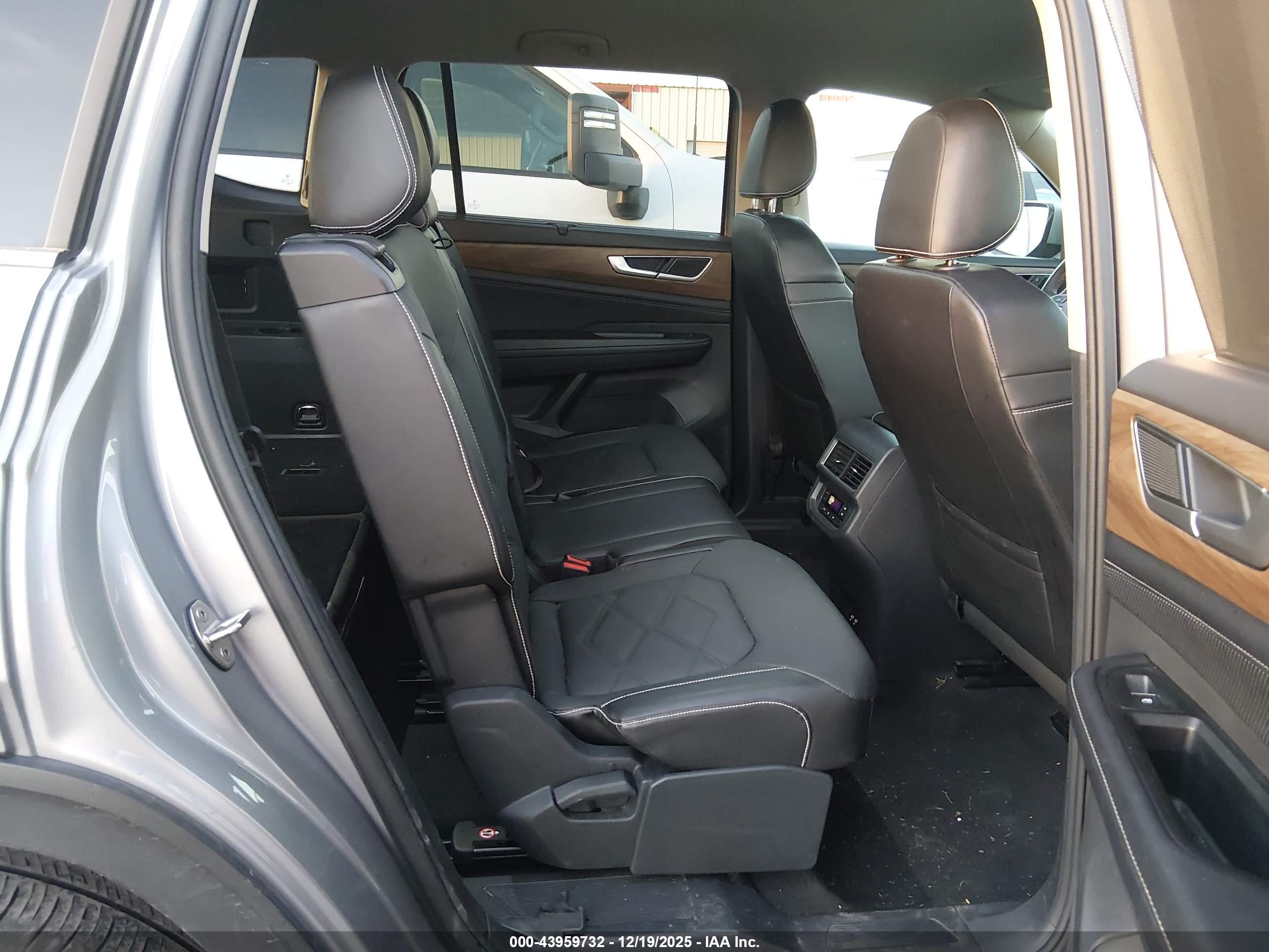 VOLKSWAGEN ATLAS image 8
