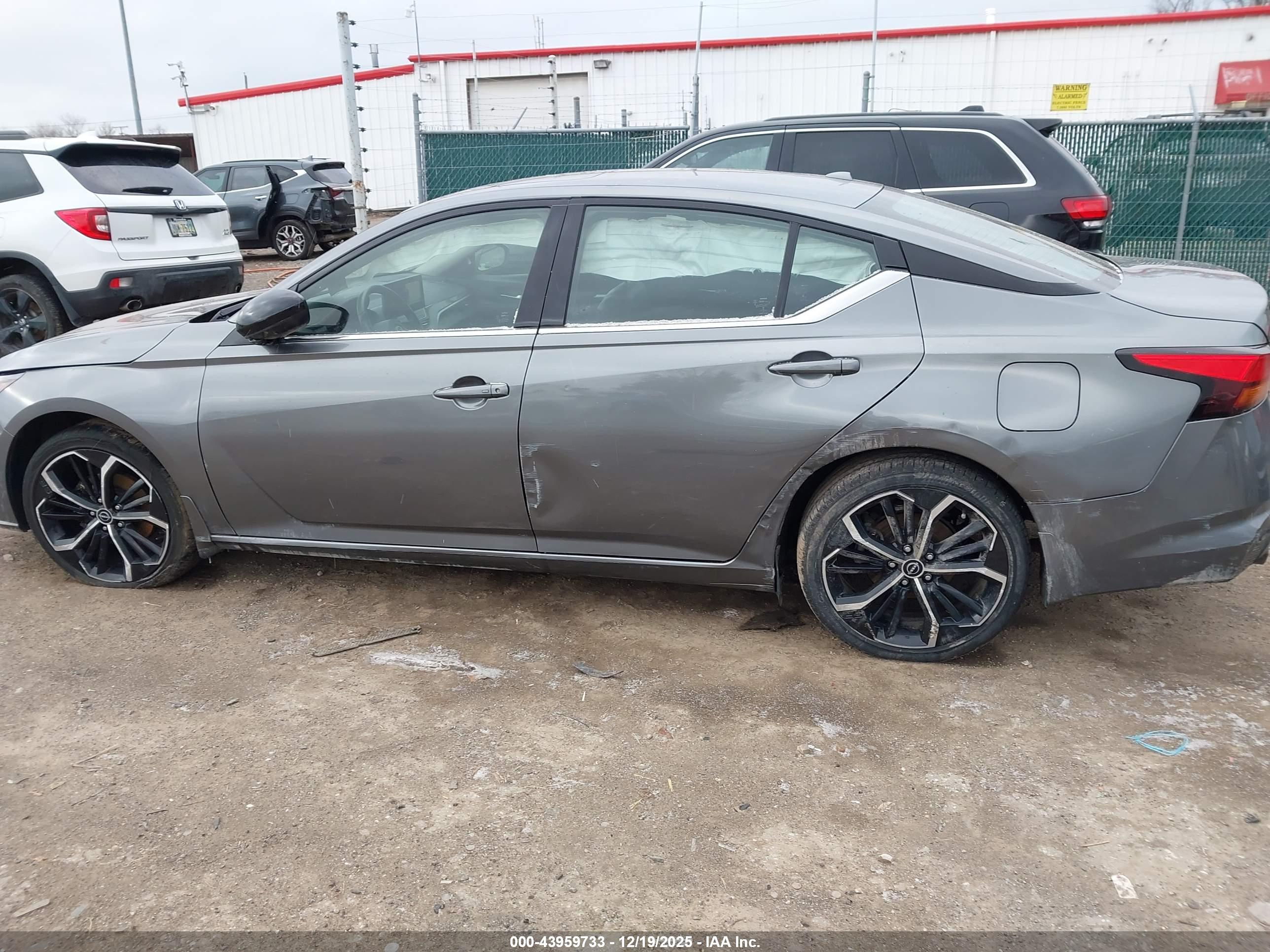 NISSAN ALTIMA image 6