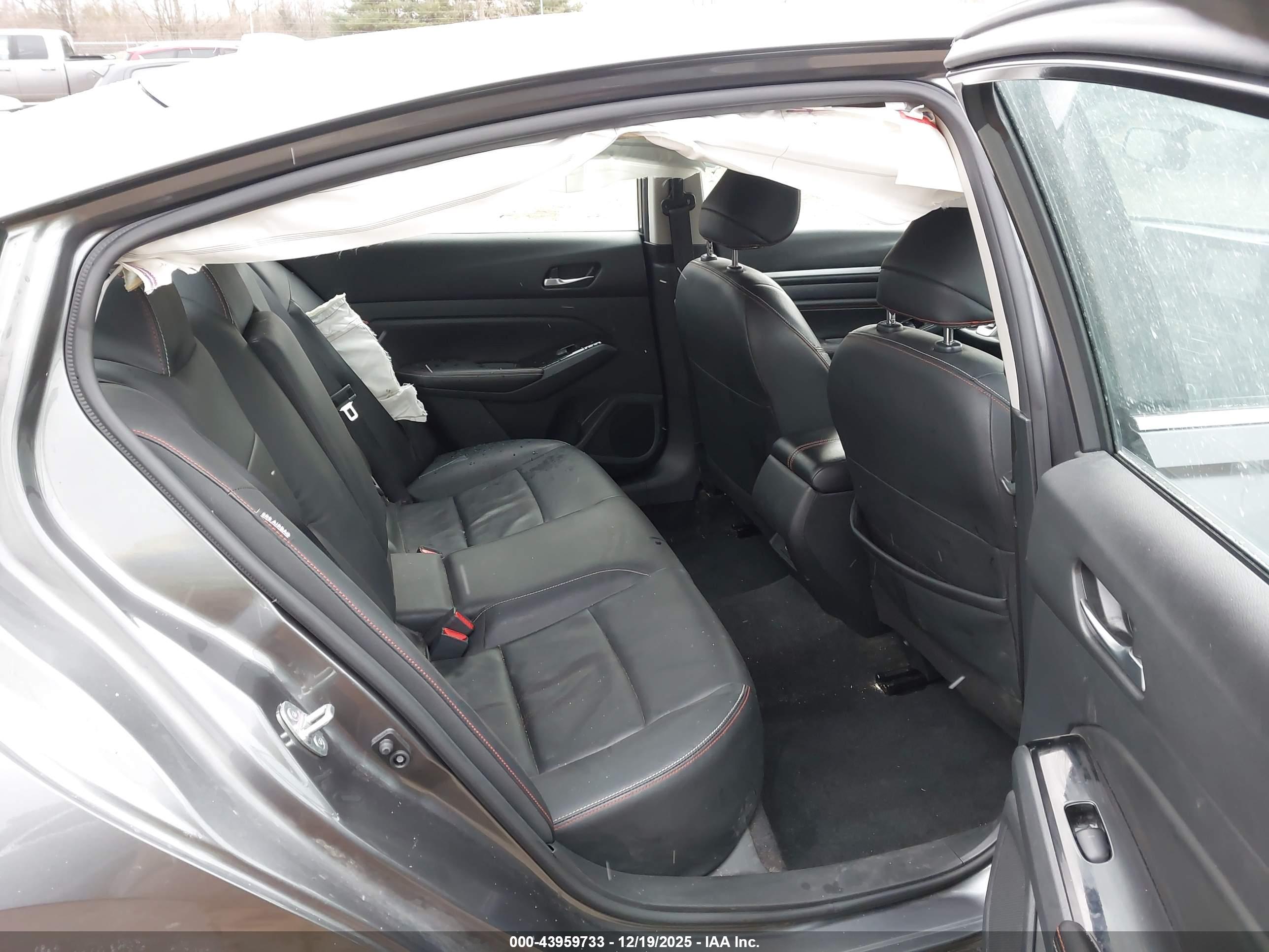 NISSAN ALTIMA image 8