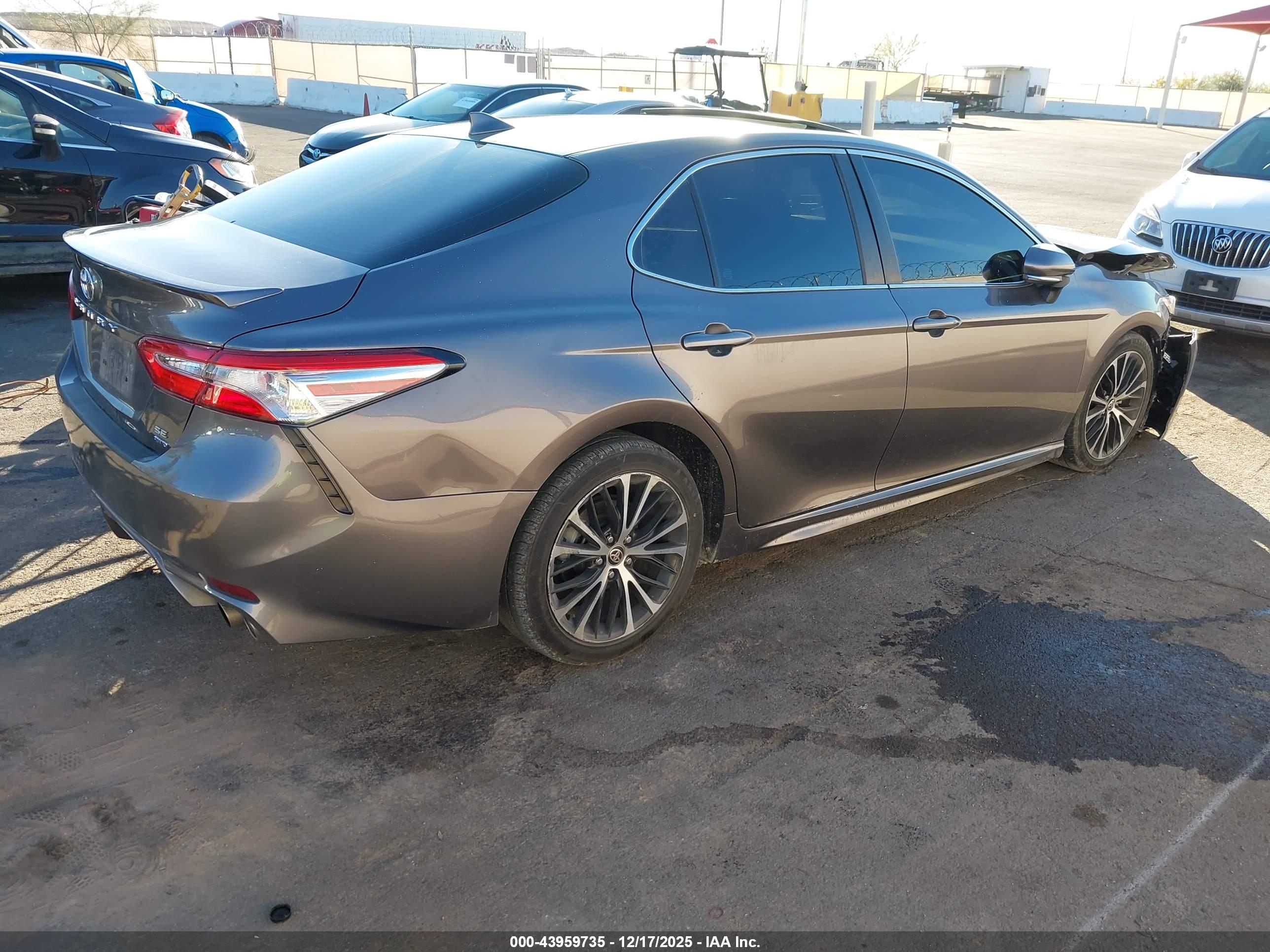 TOYOTA CAMRY image 4