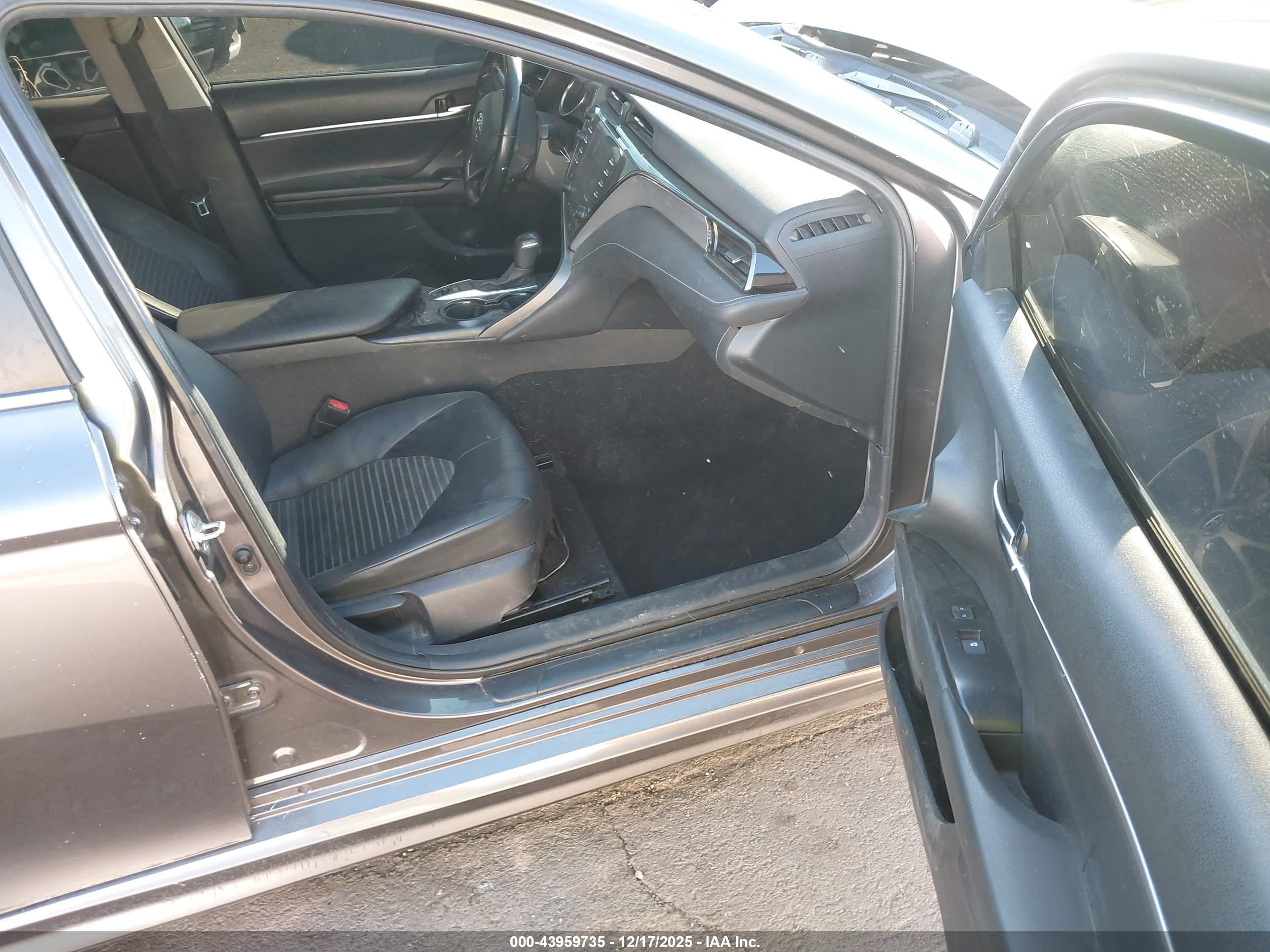 TOYOTA CAMRY image 5