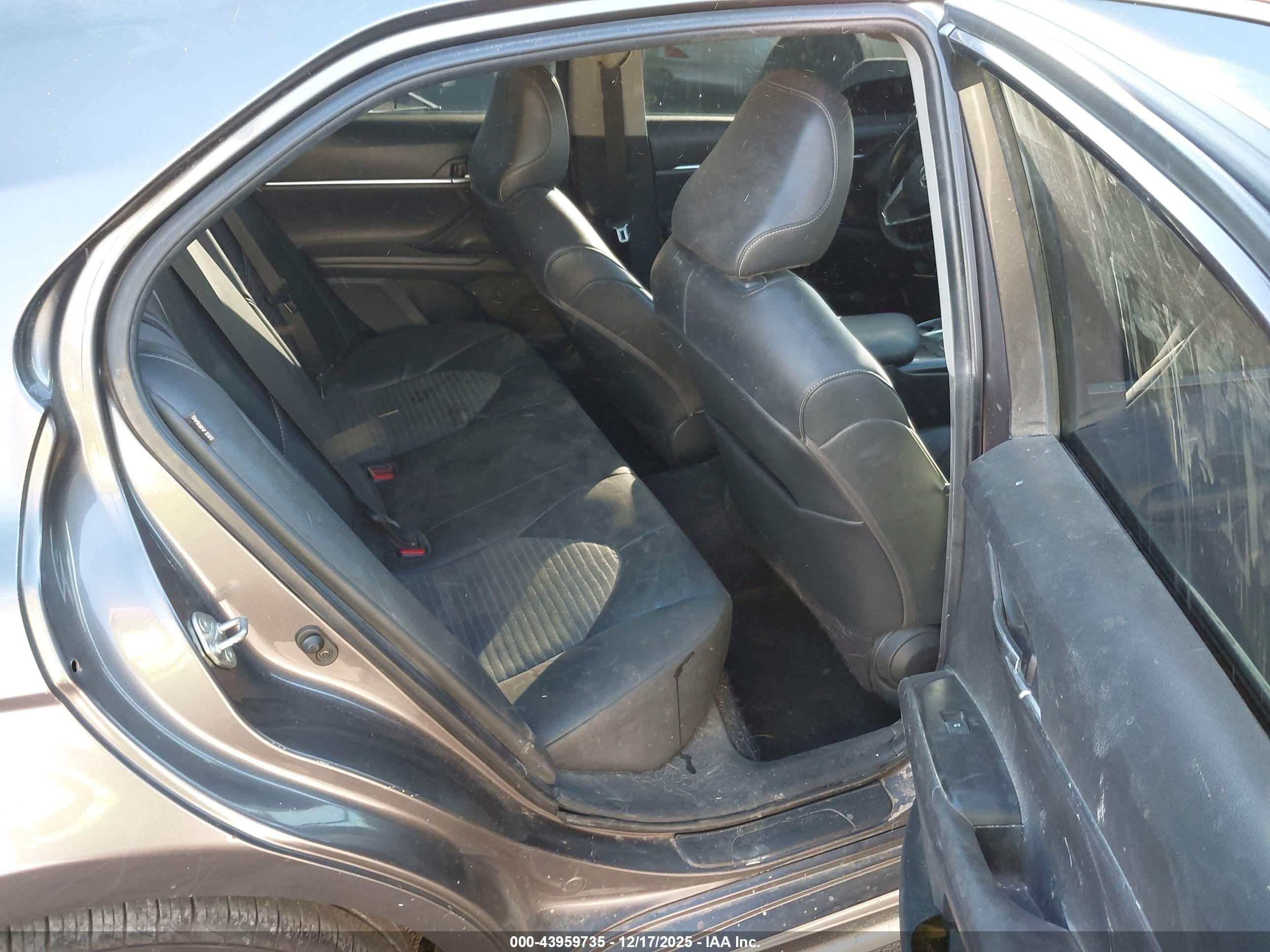TOYOTA CAMRY image 8