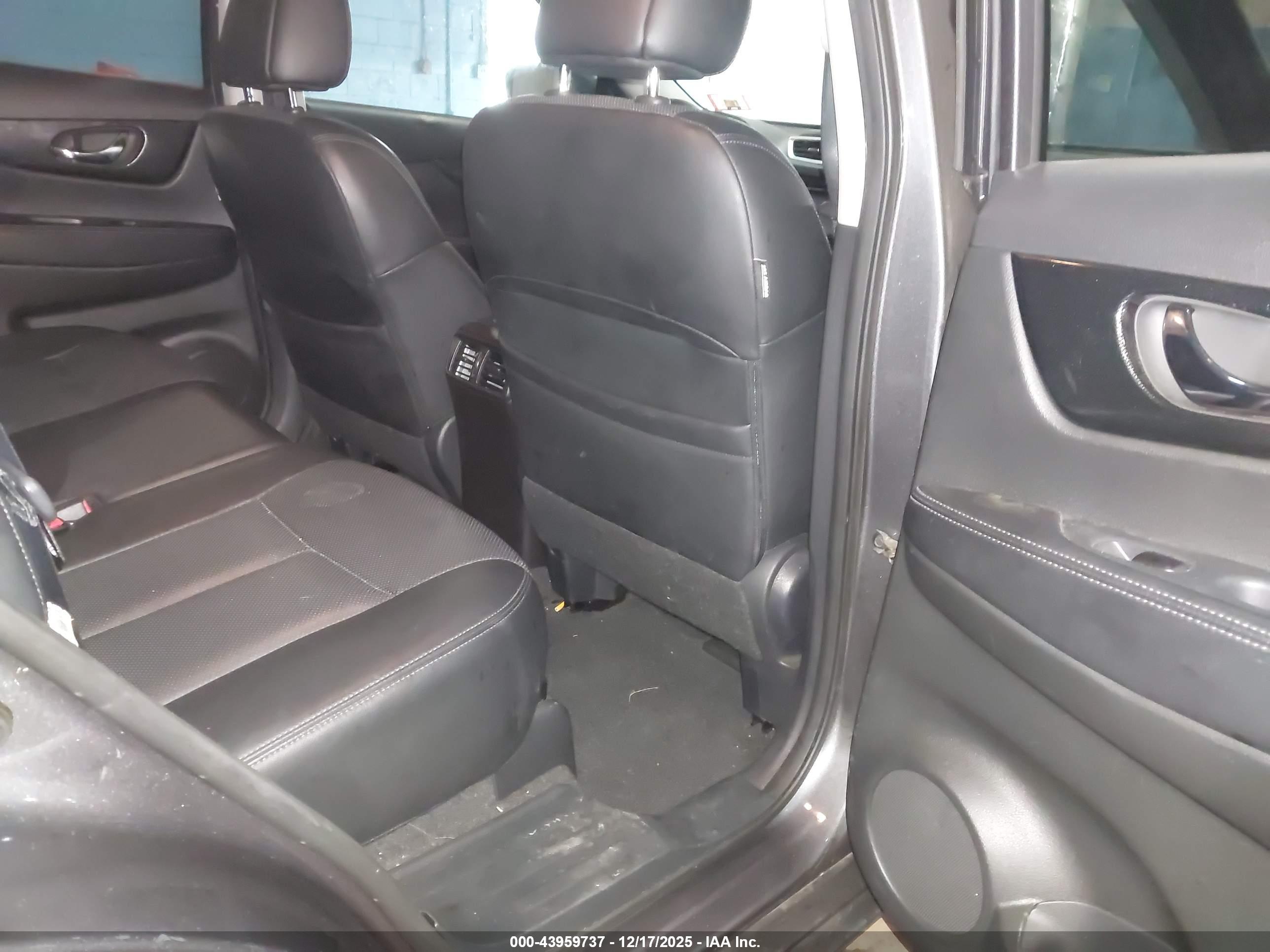 NISSAN ROGUE image 8