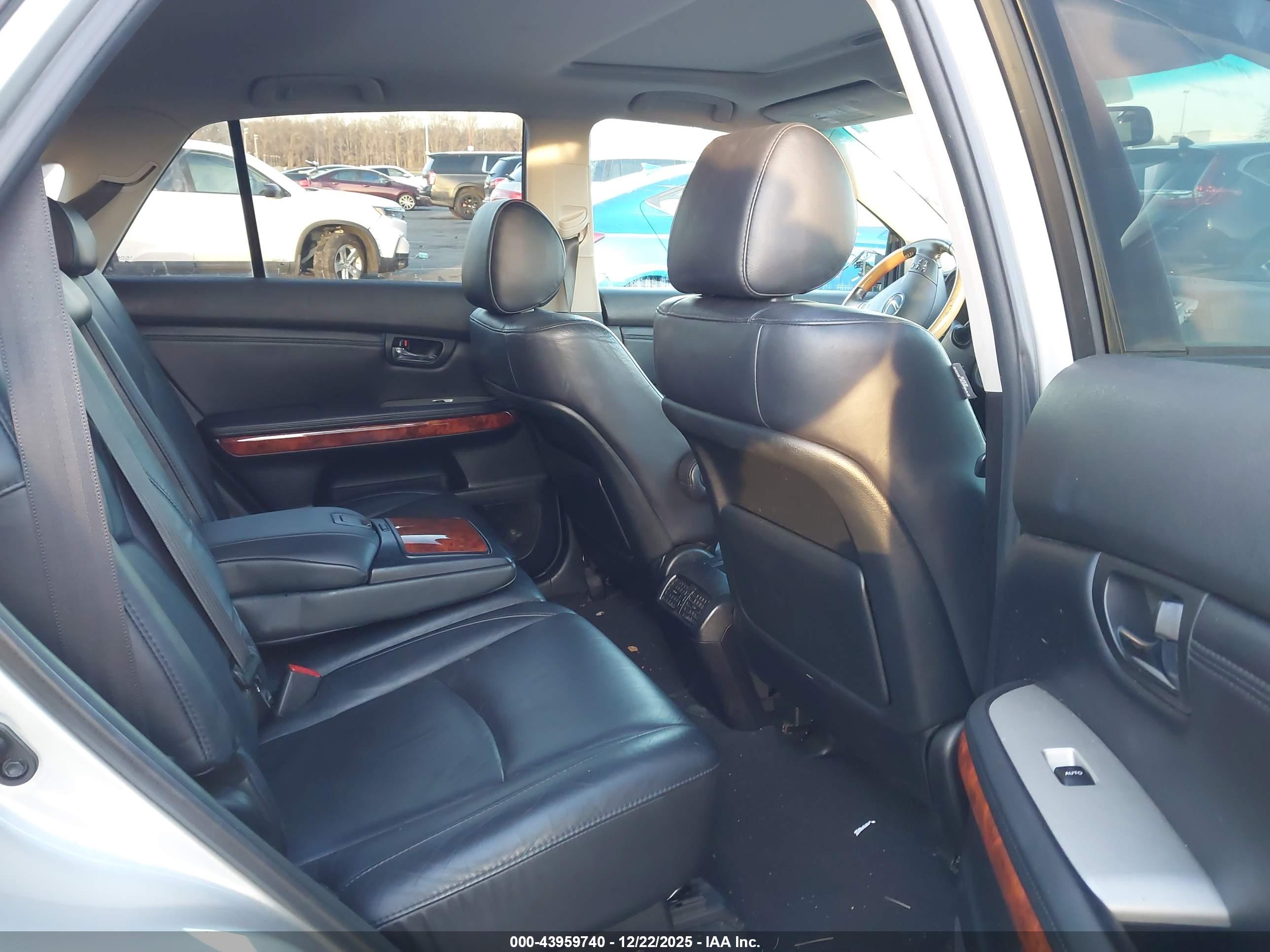 LEXUS RX image 8
