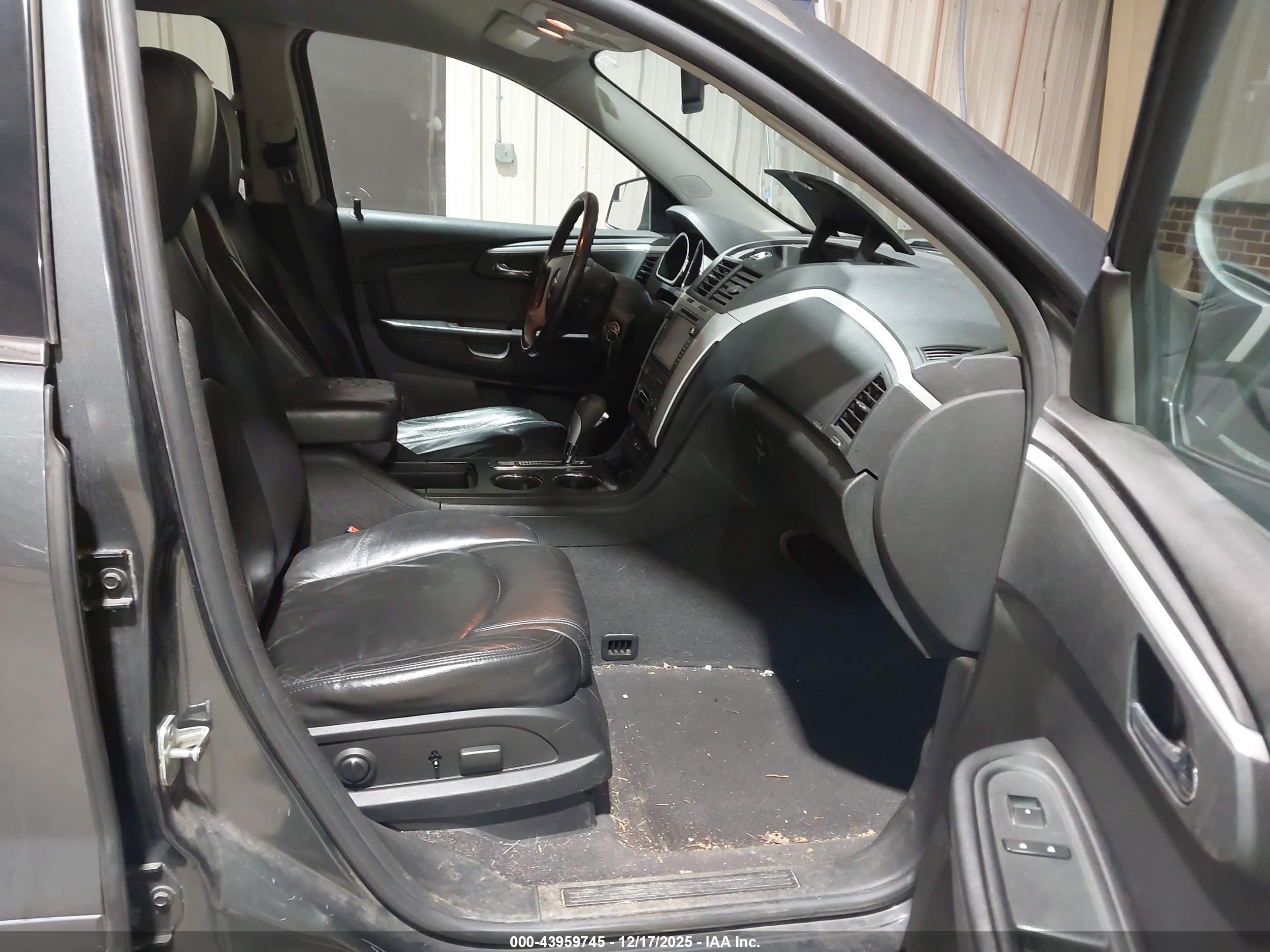 CHEVROLET TRAVERSE image 5