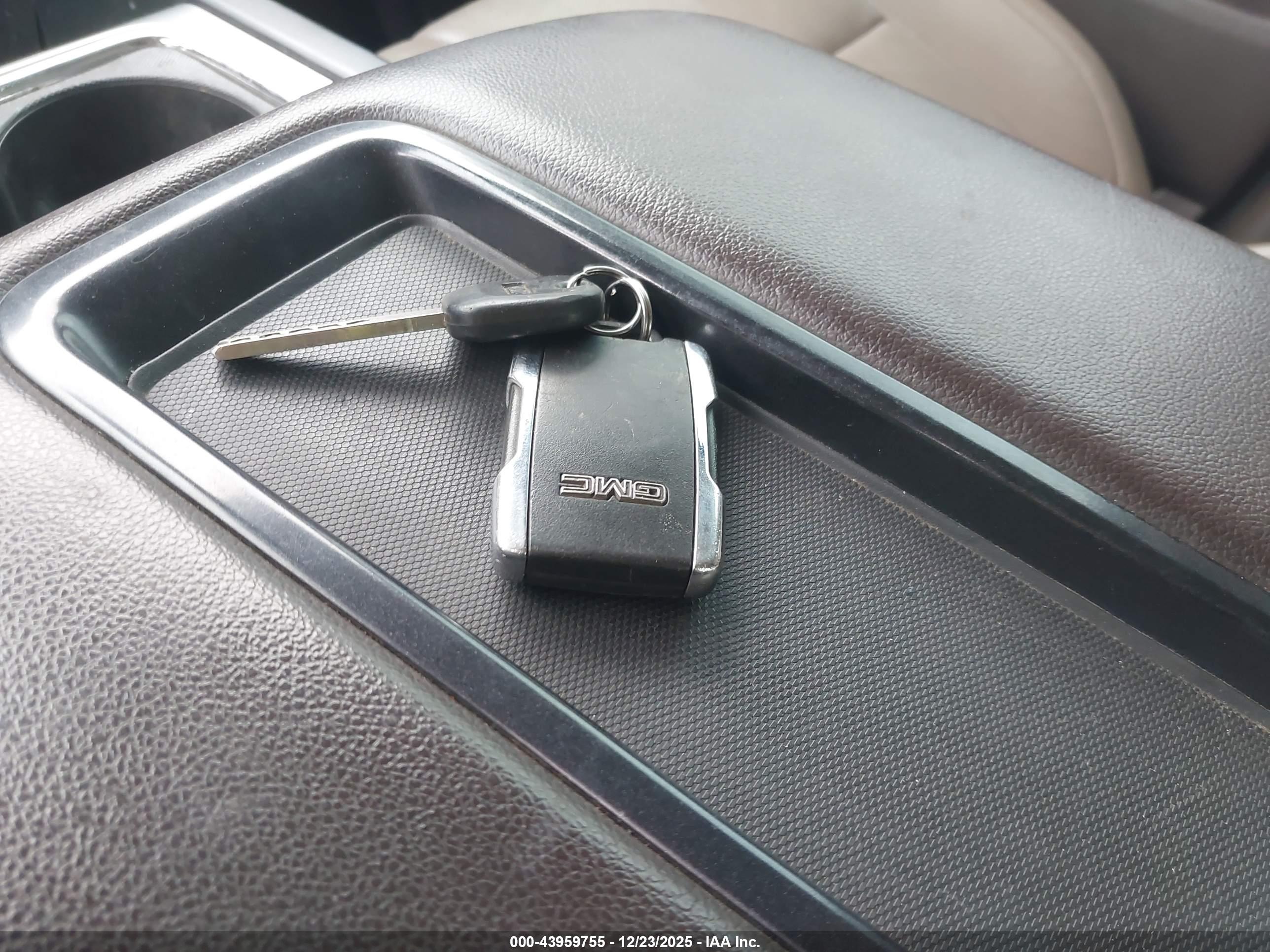 GMC SIERRA image 11