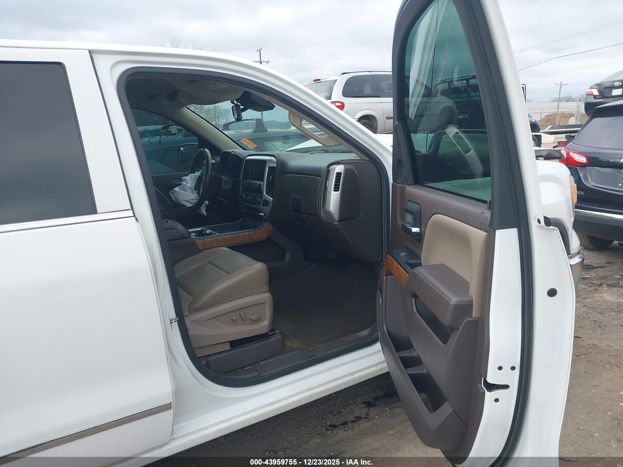 GMC SIERRA image 5