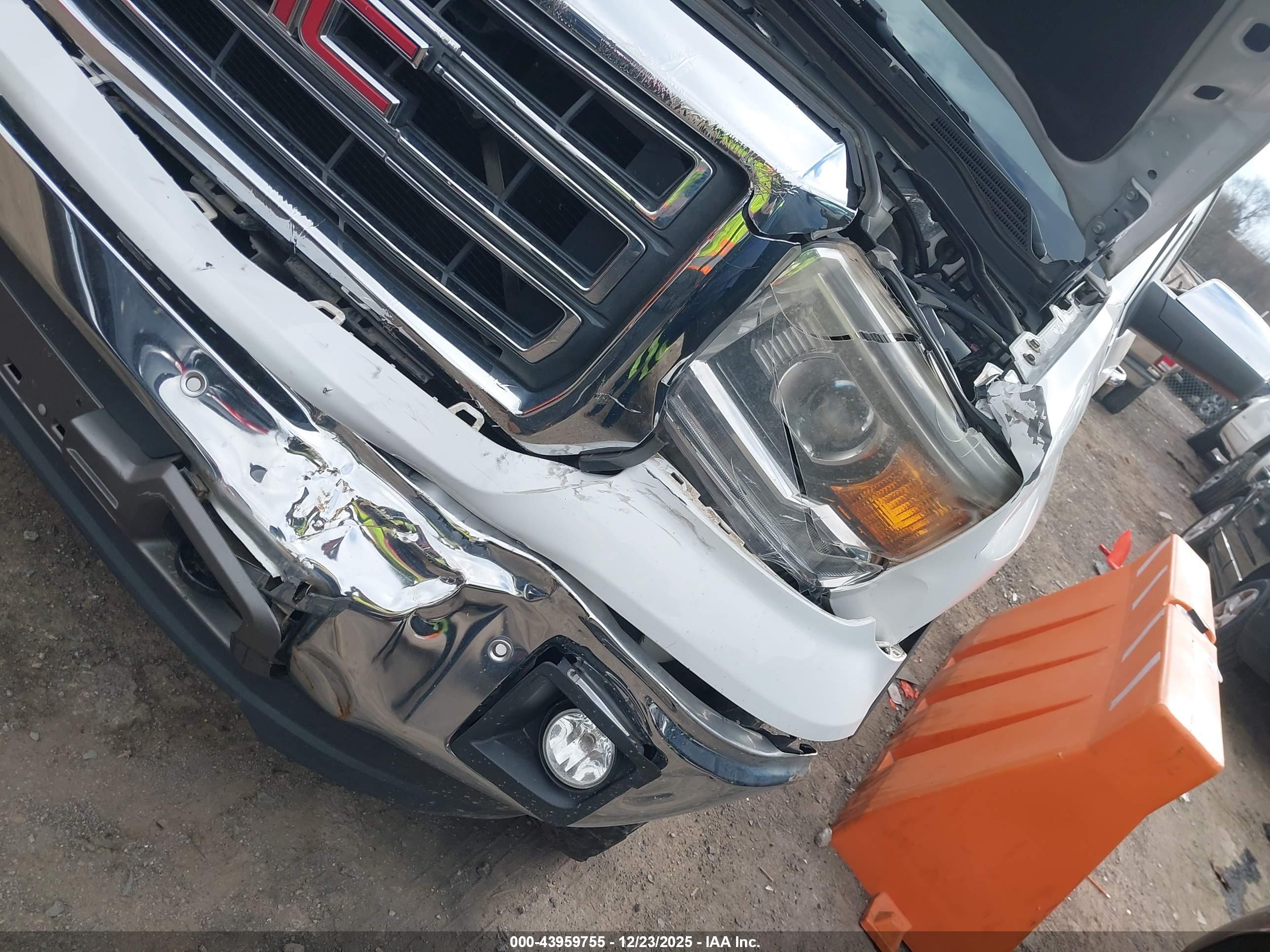GMC SIERRA image 6