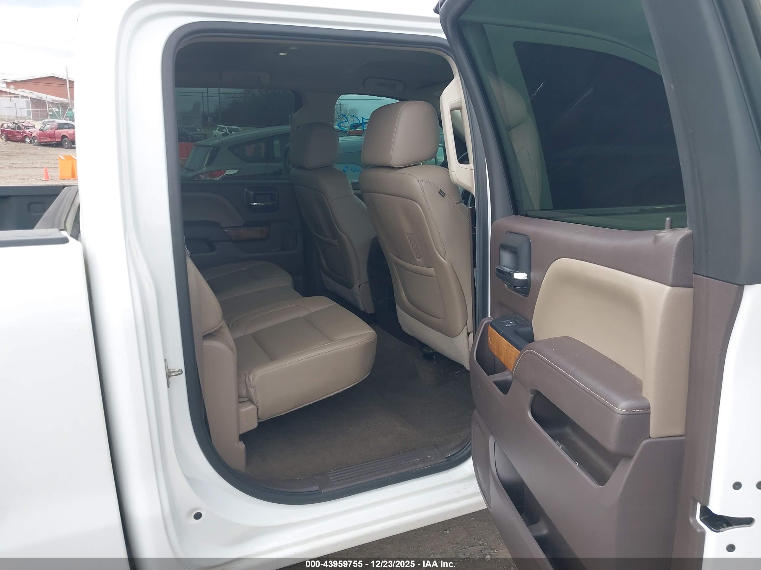 GMC SIERRA image 8