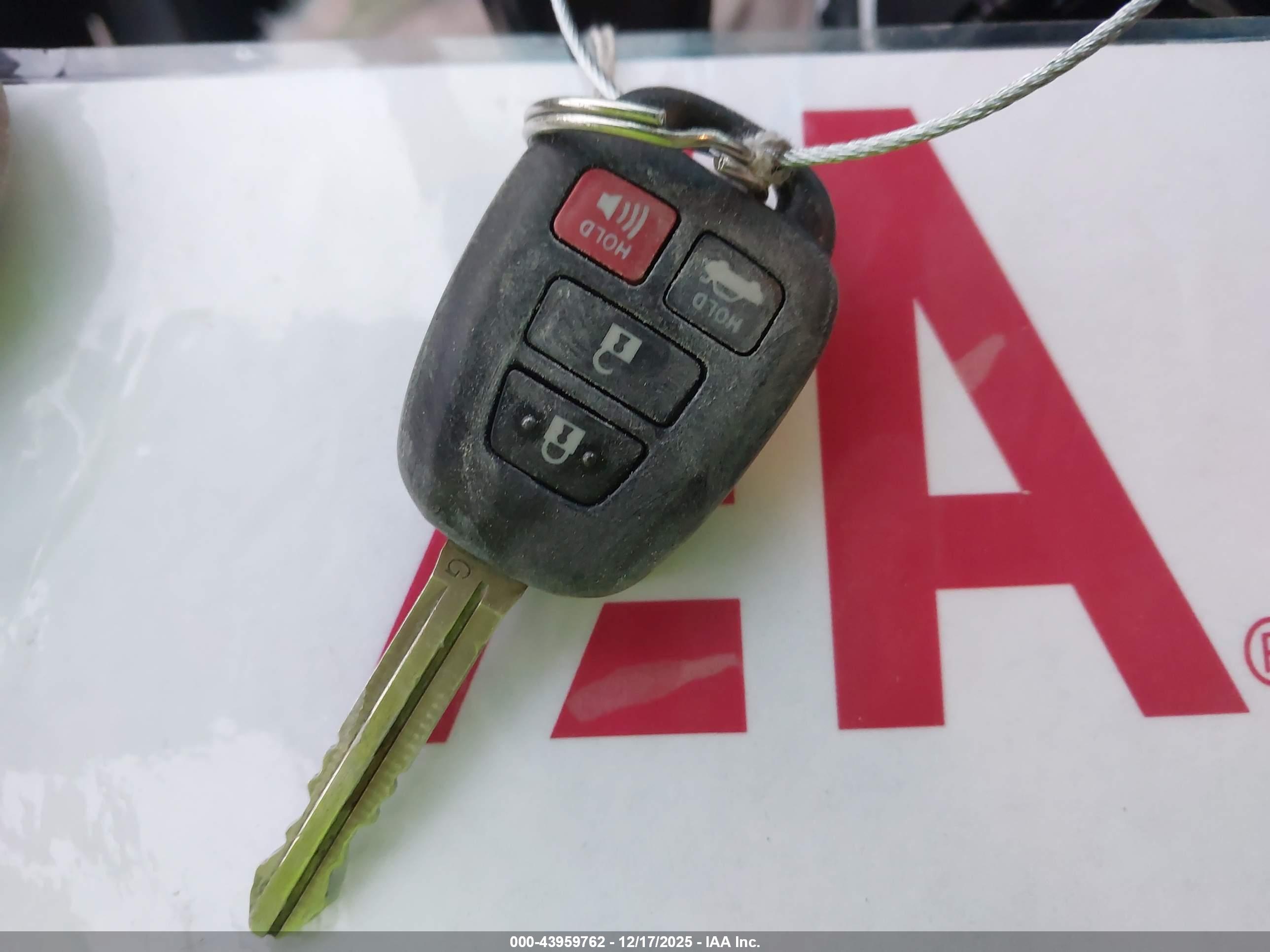 TOYOTA CAMRY image 11