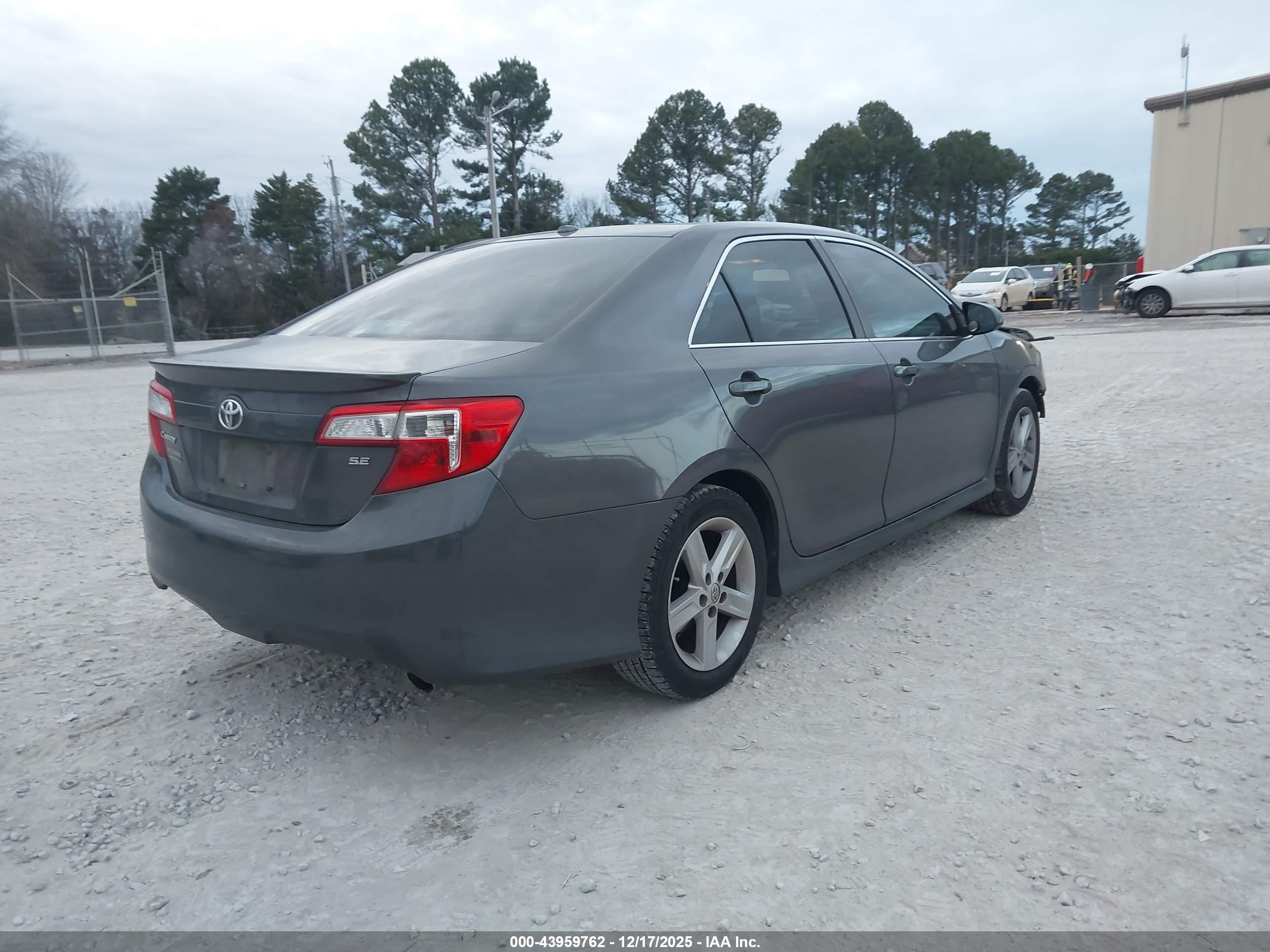 TOYOTA CAMRY image 4