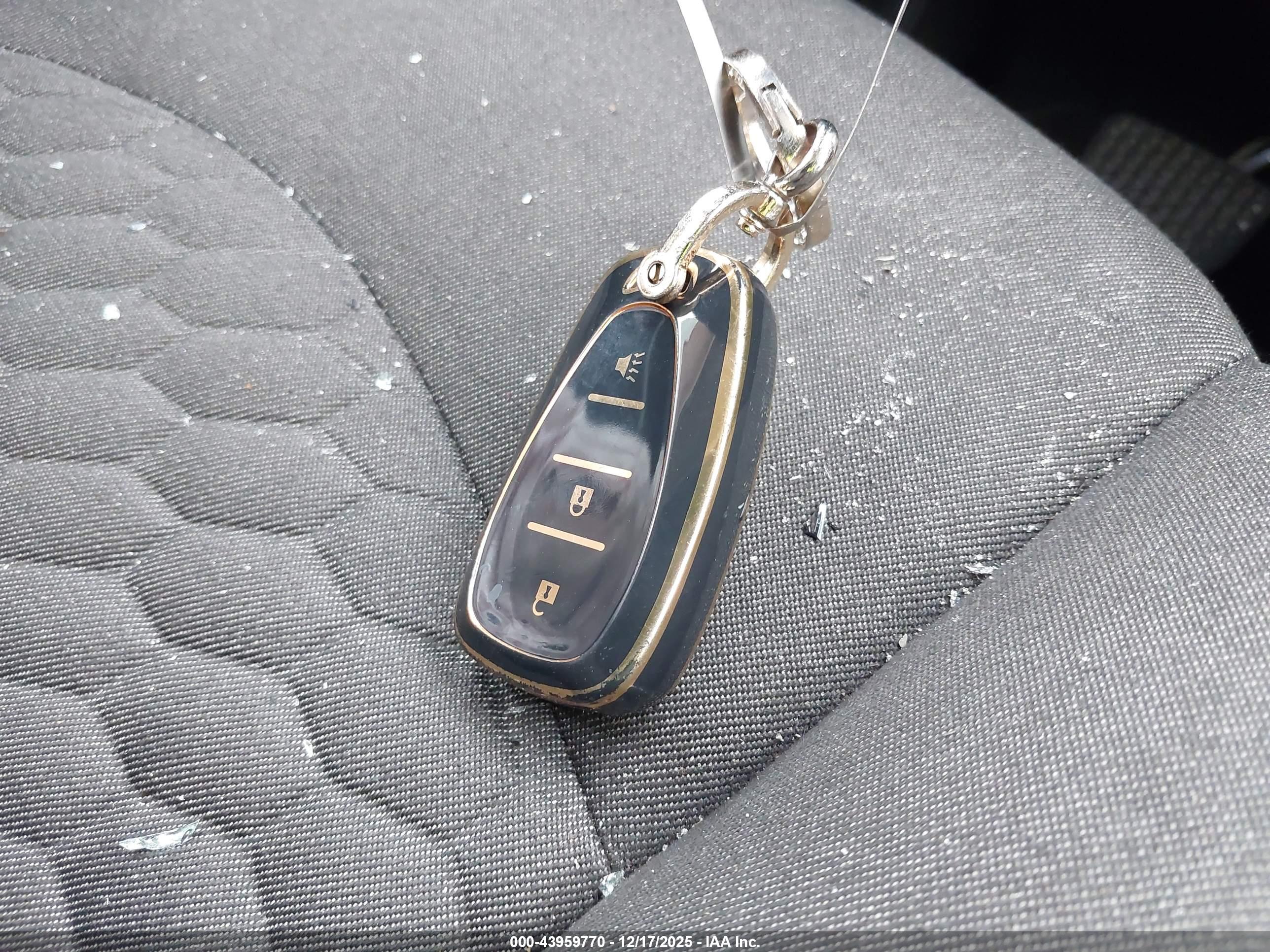 CHEVROLET EQUINOX image 11