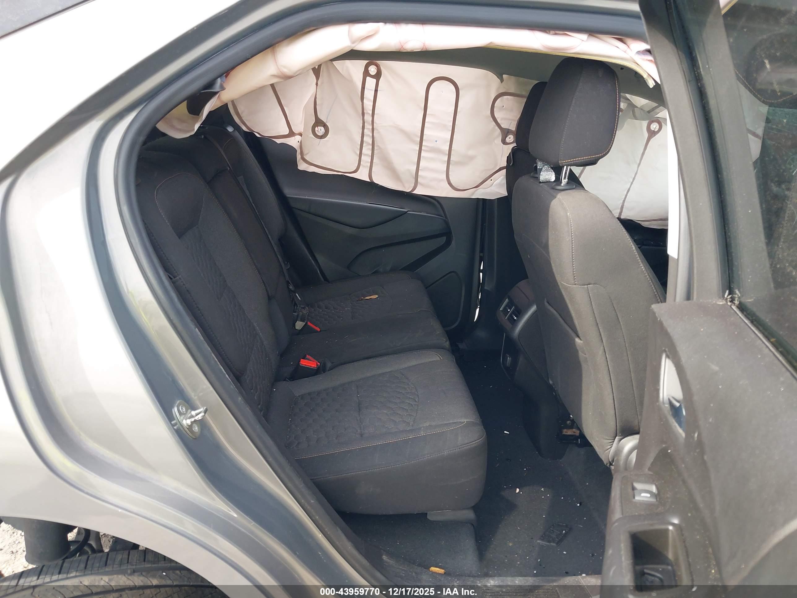CHEVROLET EQUINOX image 8