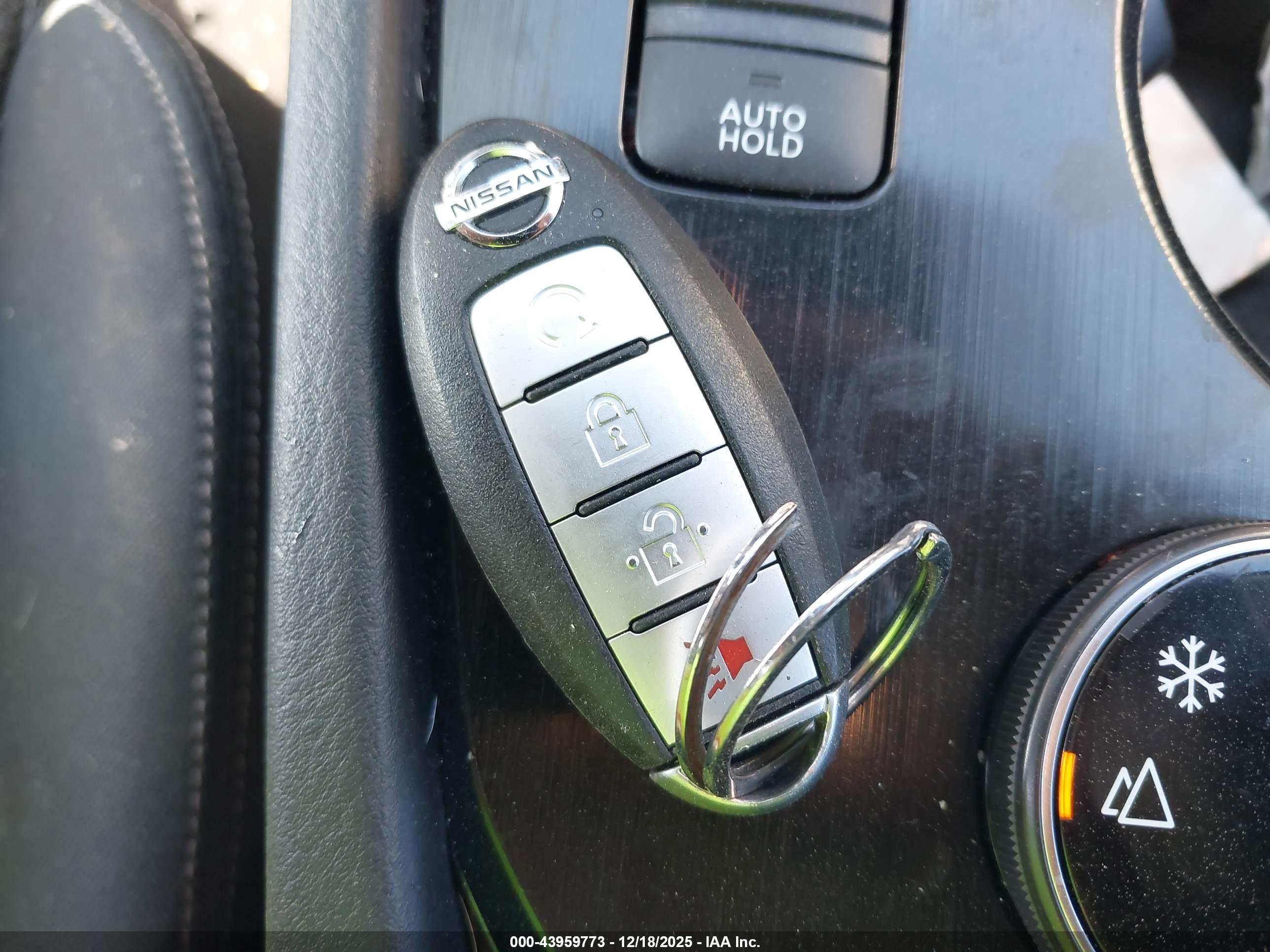 NISSAN ROGUE image 11