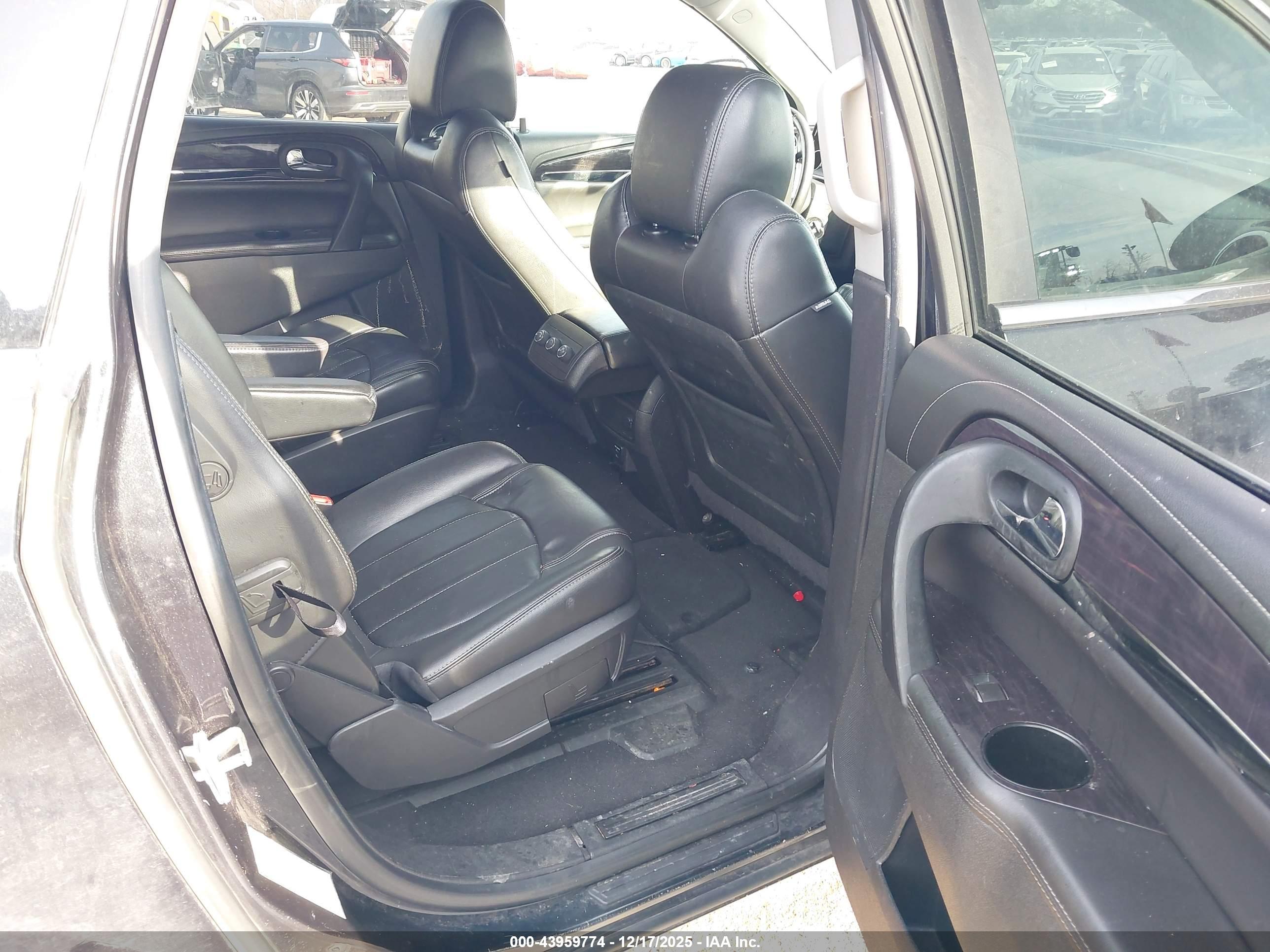 BUICK ENCLAVE image 8