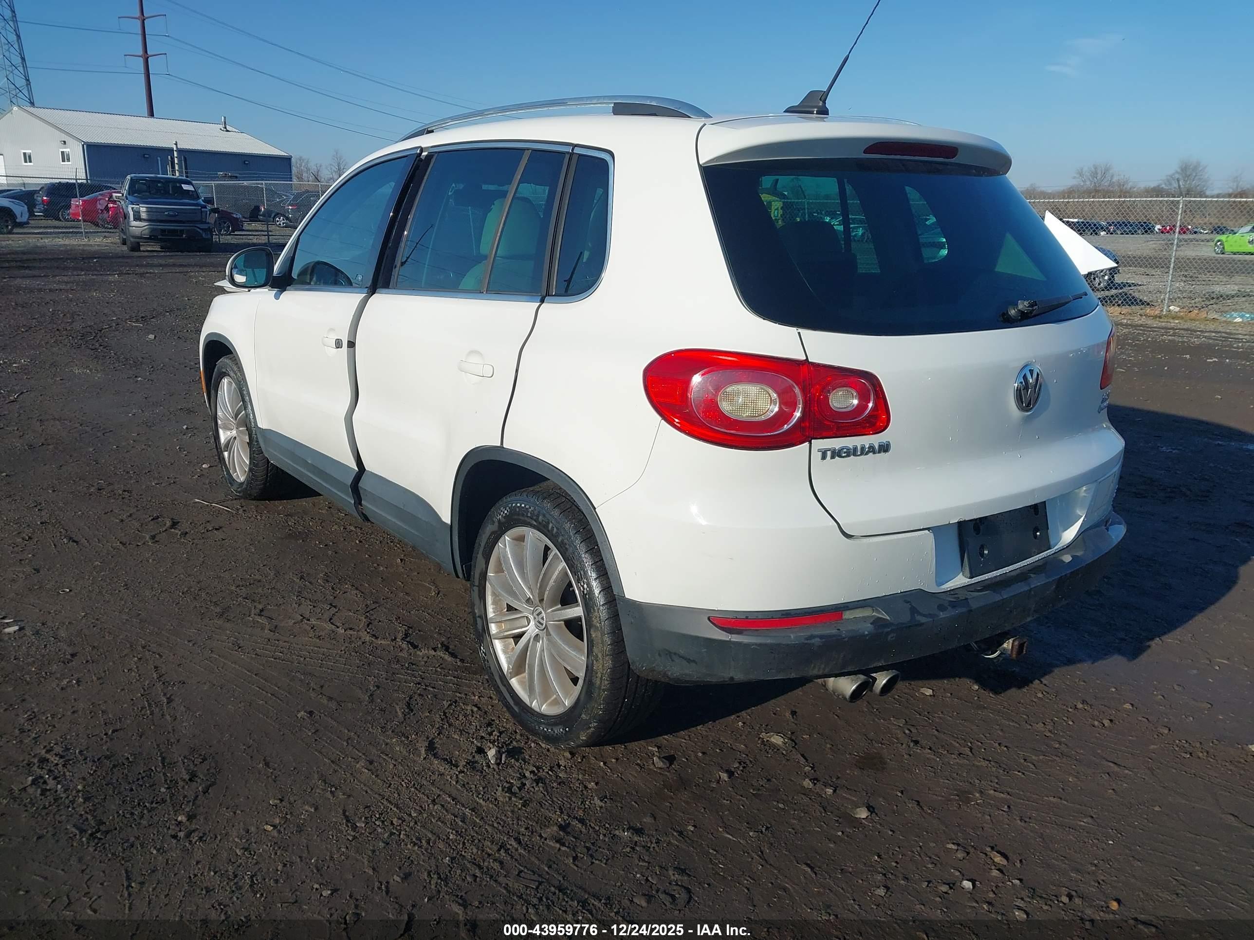 VOLKSWAGEN TIGUAN image 3