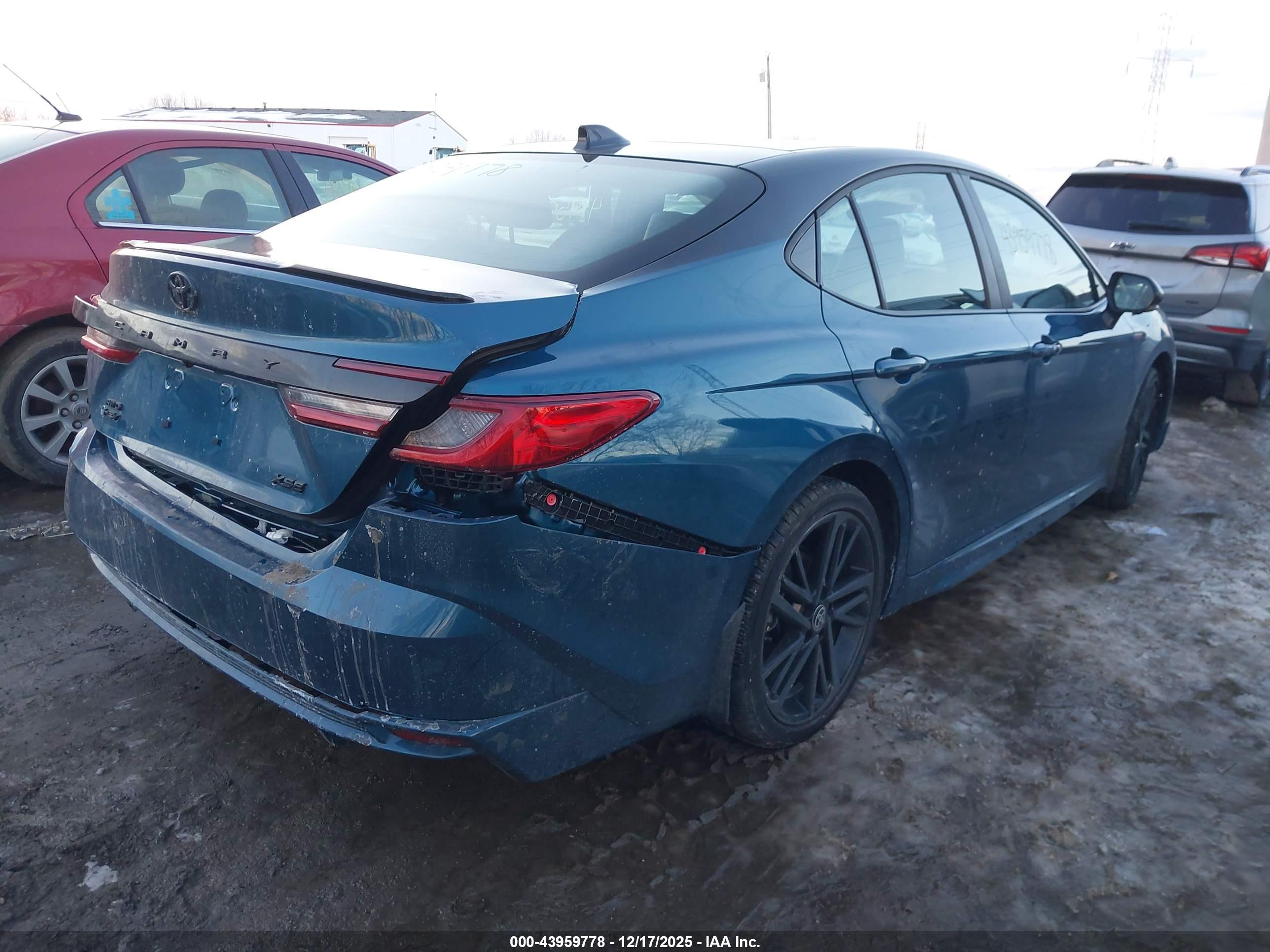 TOYOTA CAMRY image 4