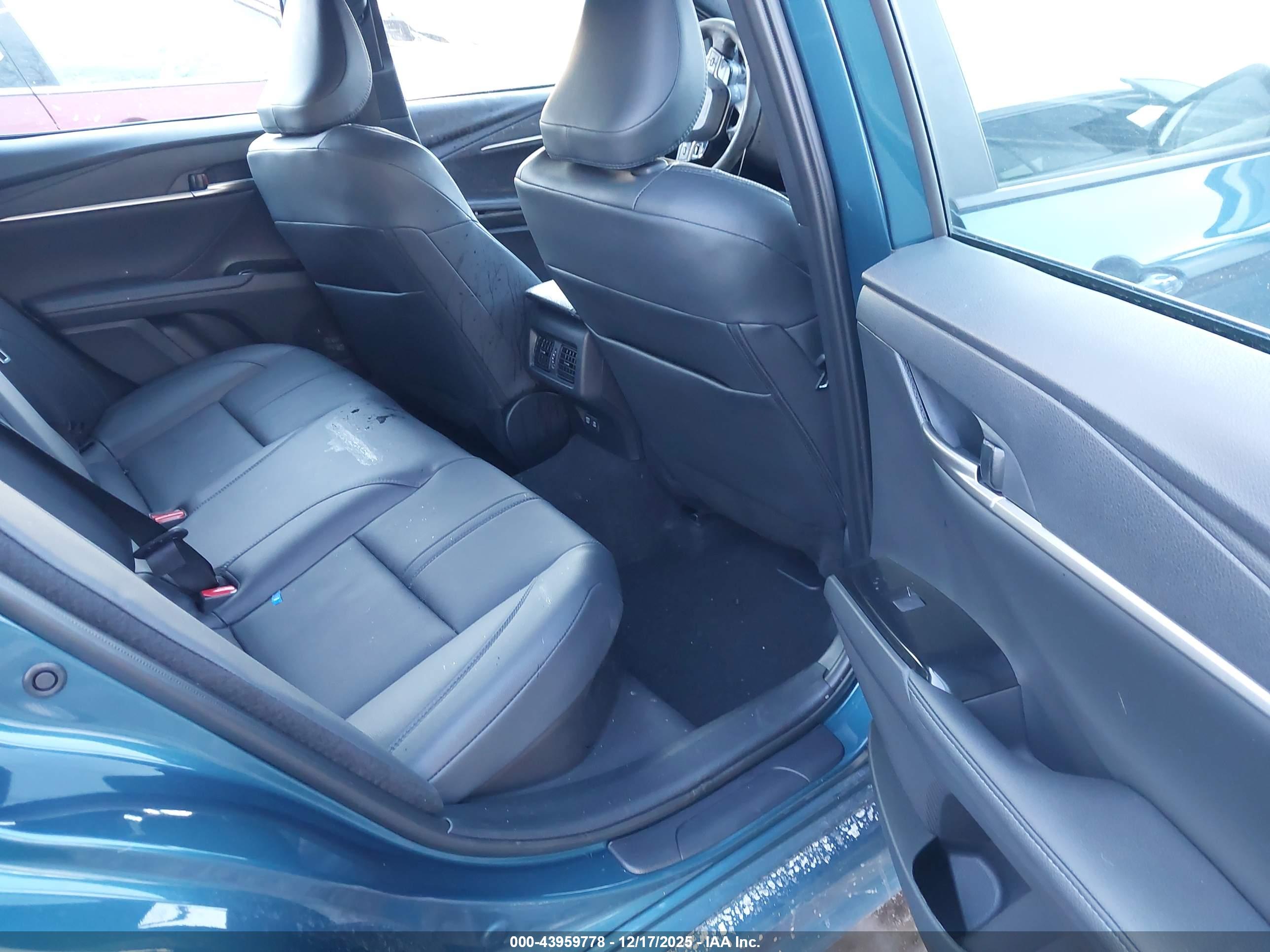 TOYOTA CAMRY image 8