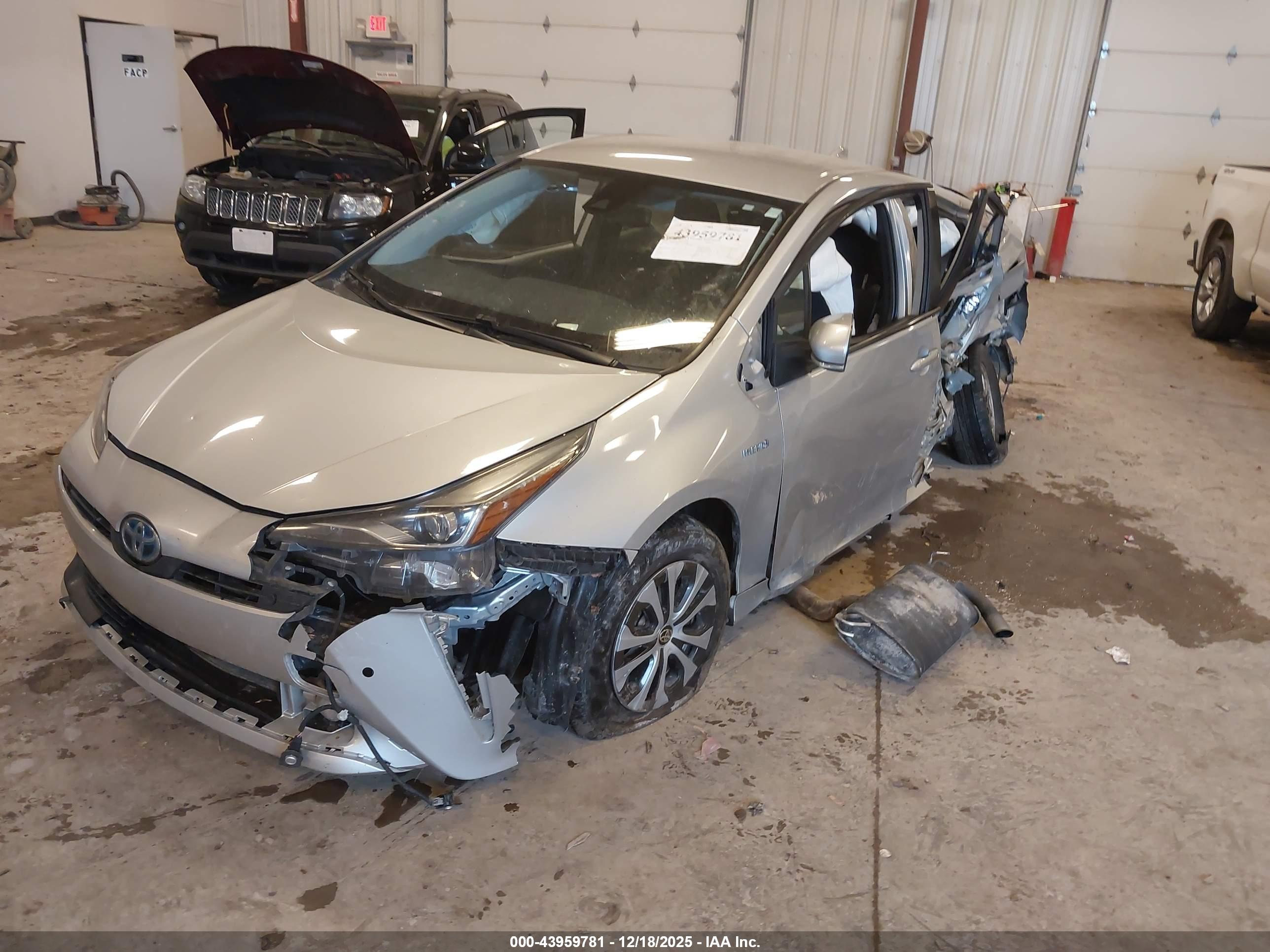 TOYOTA PRIUS image 2