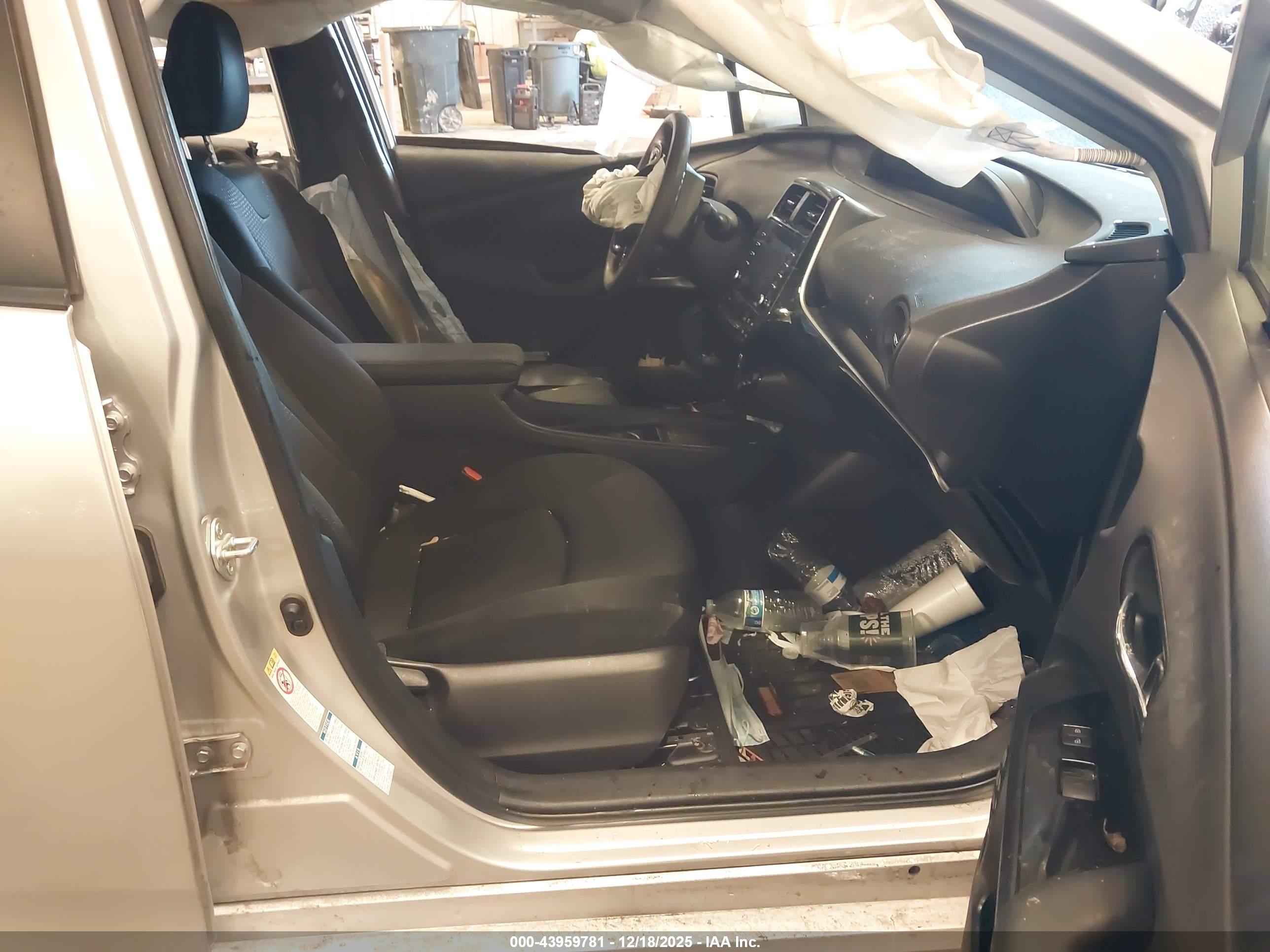 TOYOTA PRIUS image 5