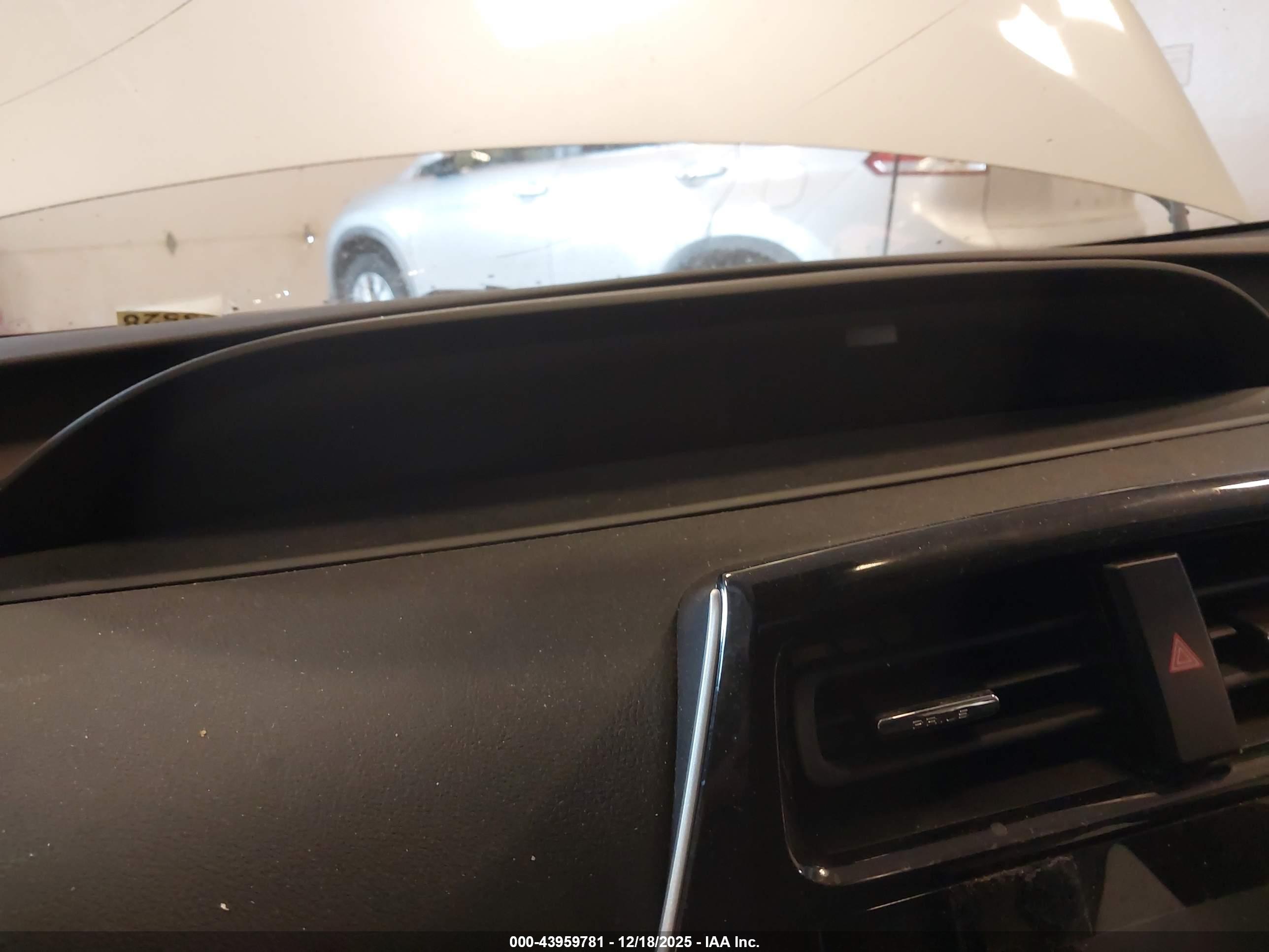 TOYOTA PRIUS image 7