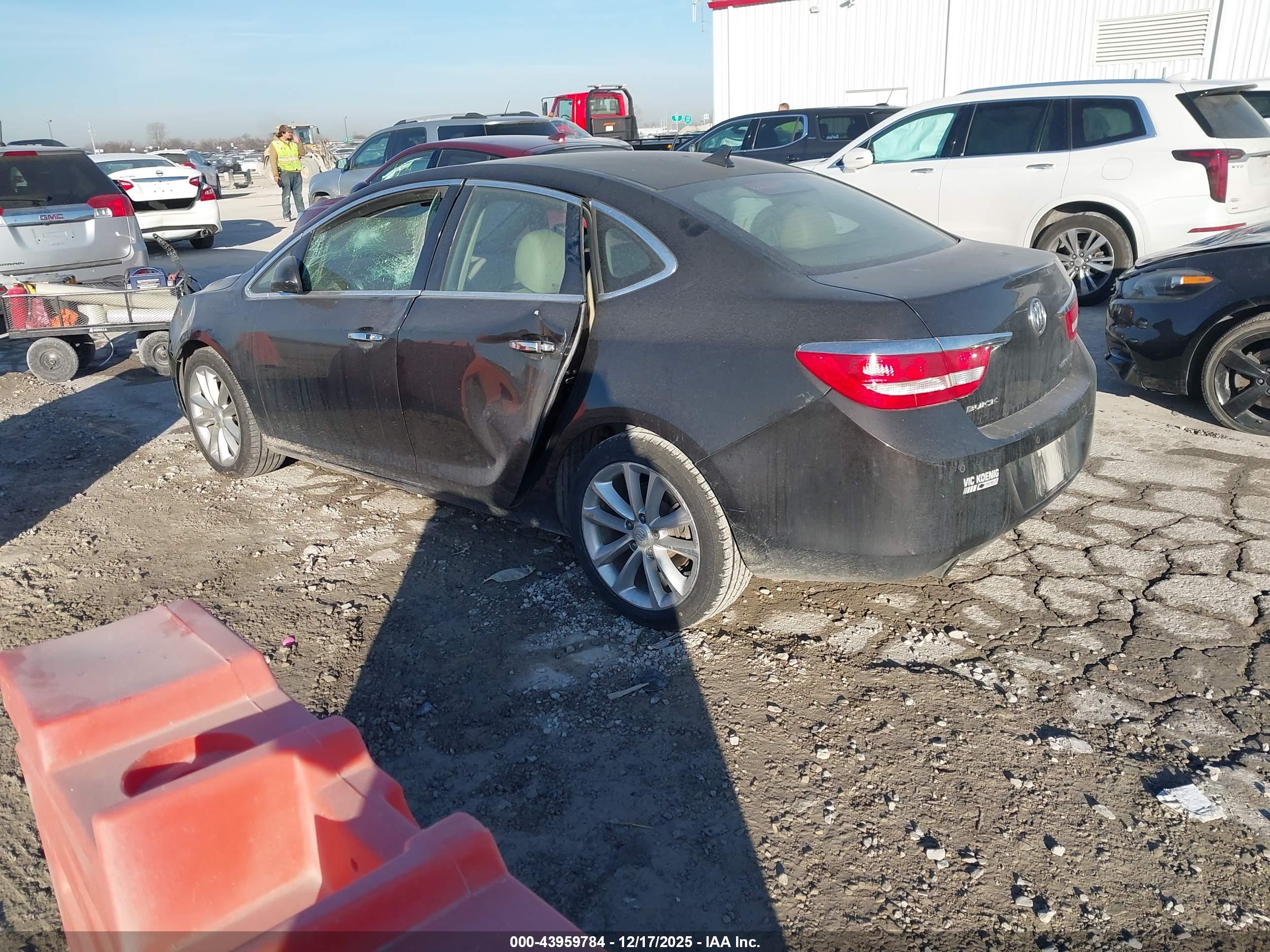 BUICK VERANO image 3
