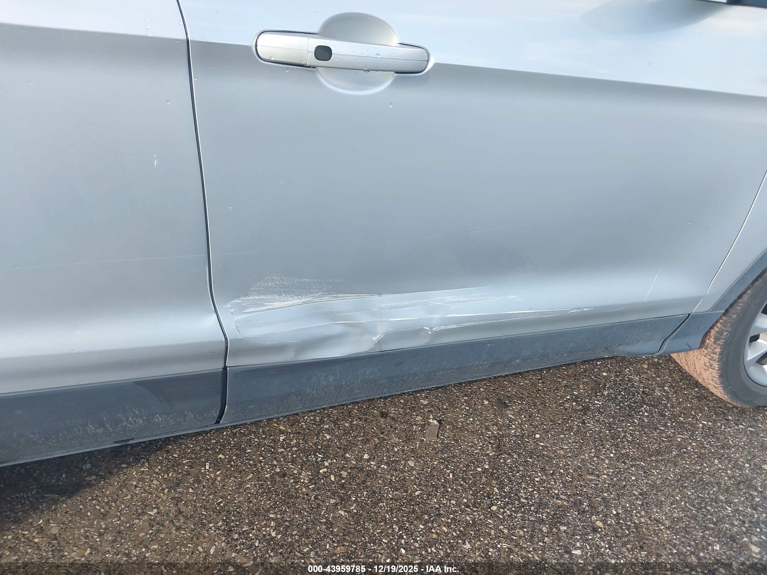 FORD ESCAPE image 6