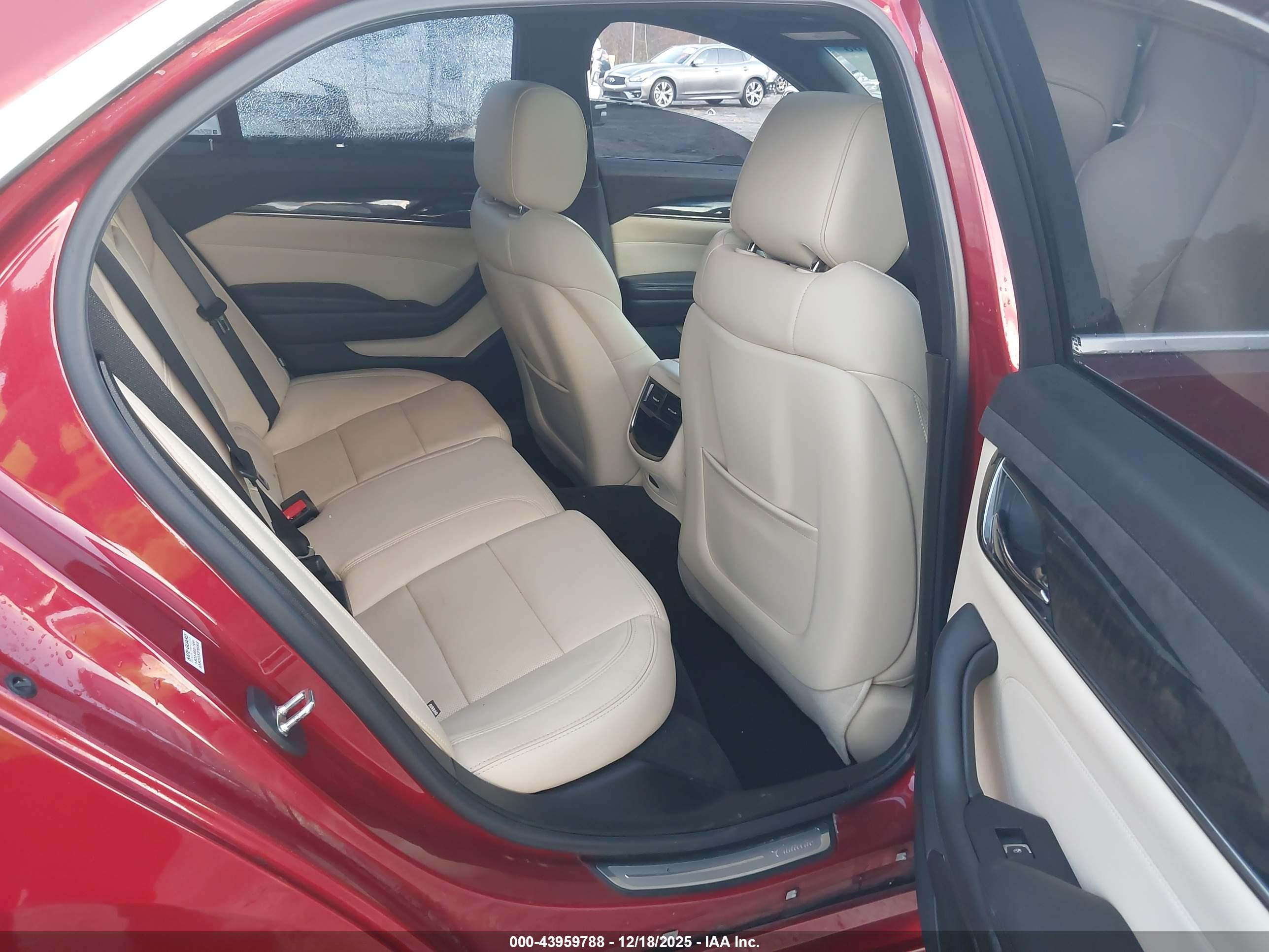 CADILLAC CTS image 8