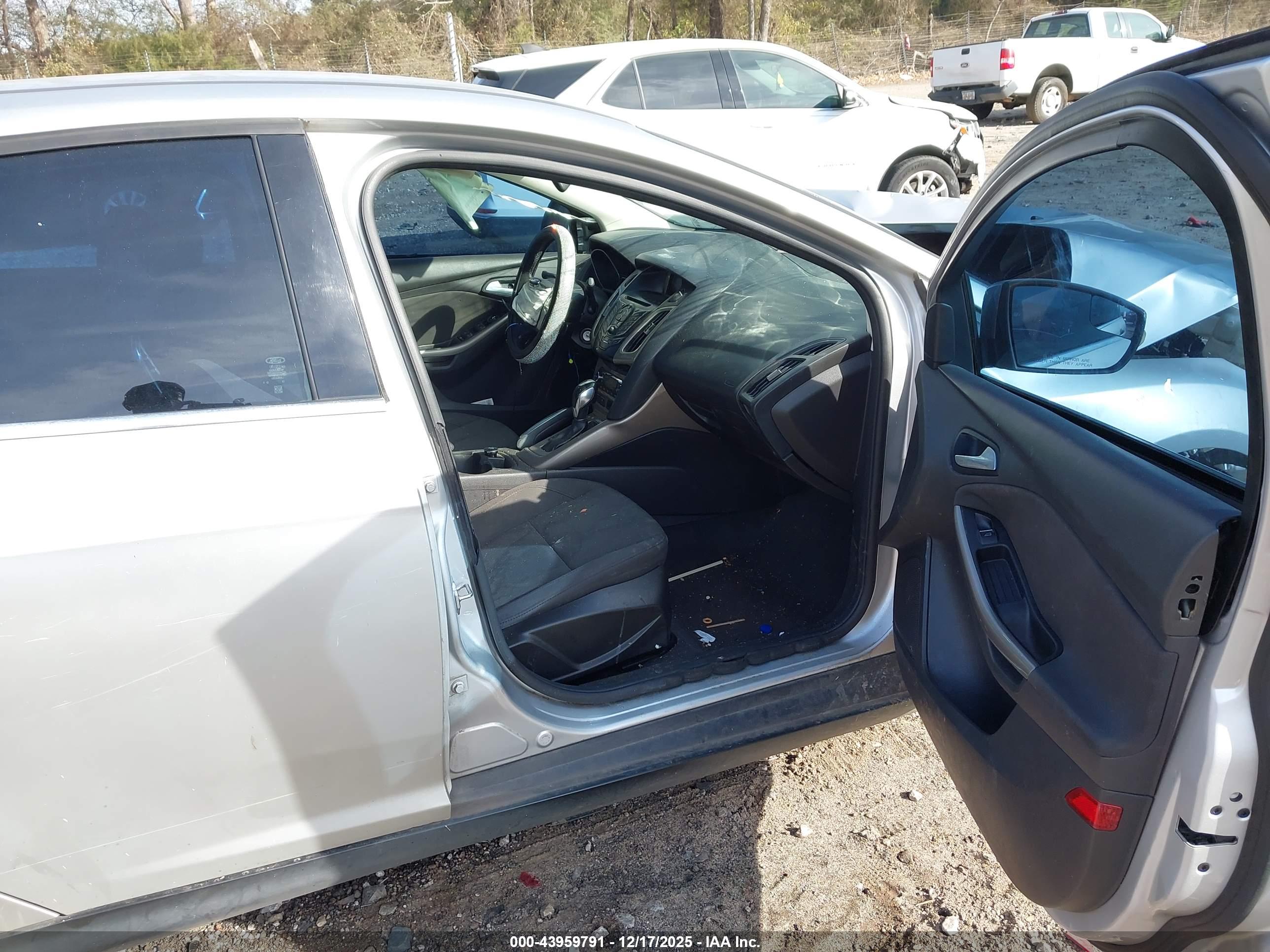 FORD FOCUS image 5