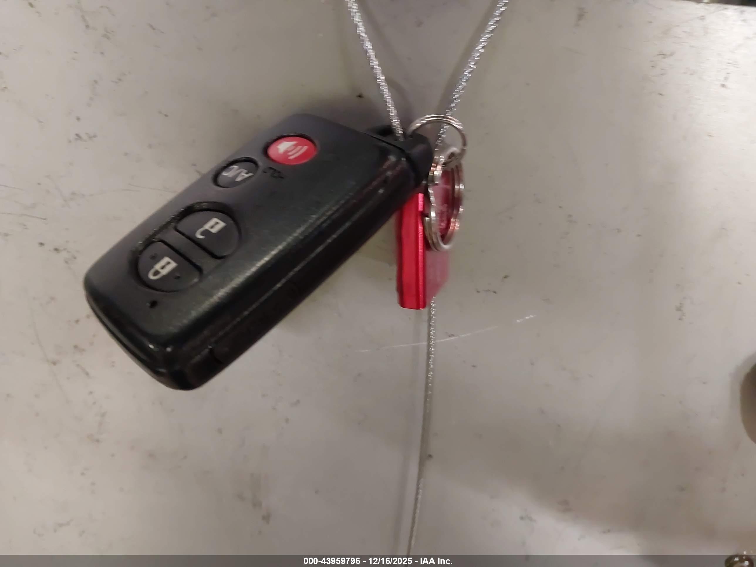 TOYOTA PRIUS image 11