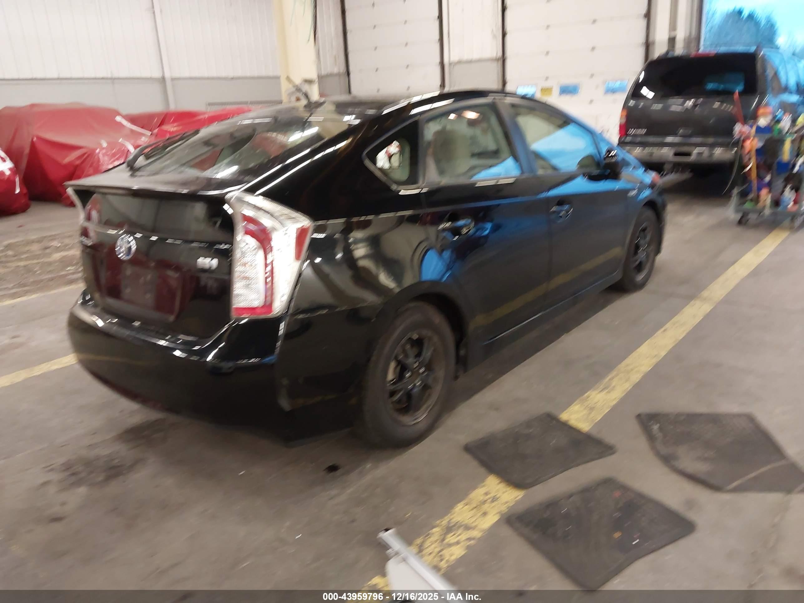TOYOTA PRIUS image 4