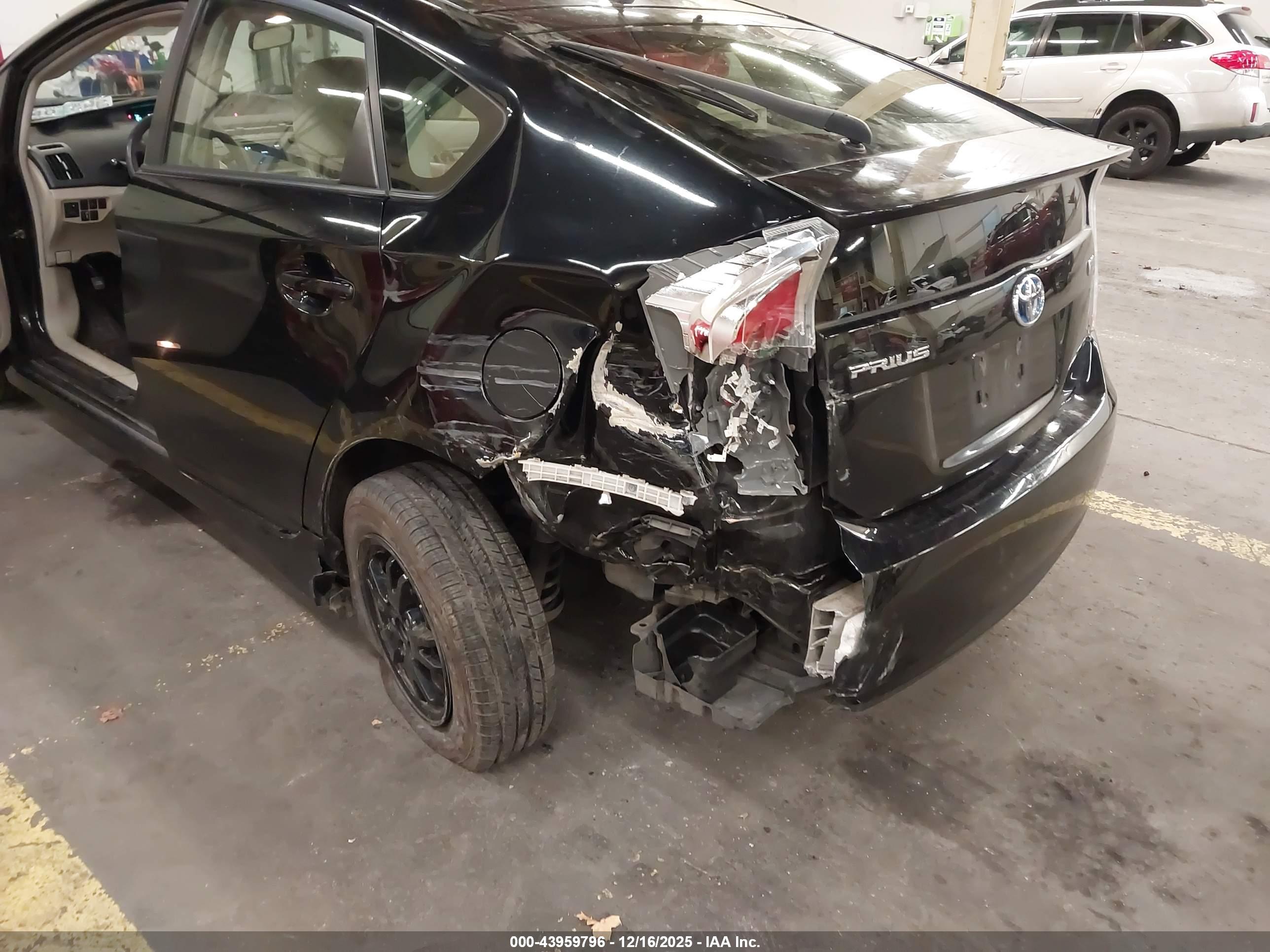 TOYOTA PRIUS image 6