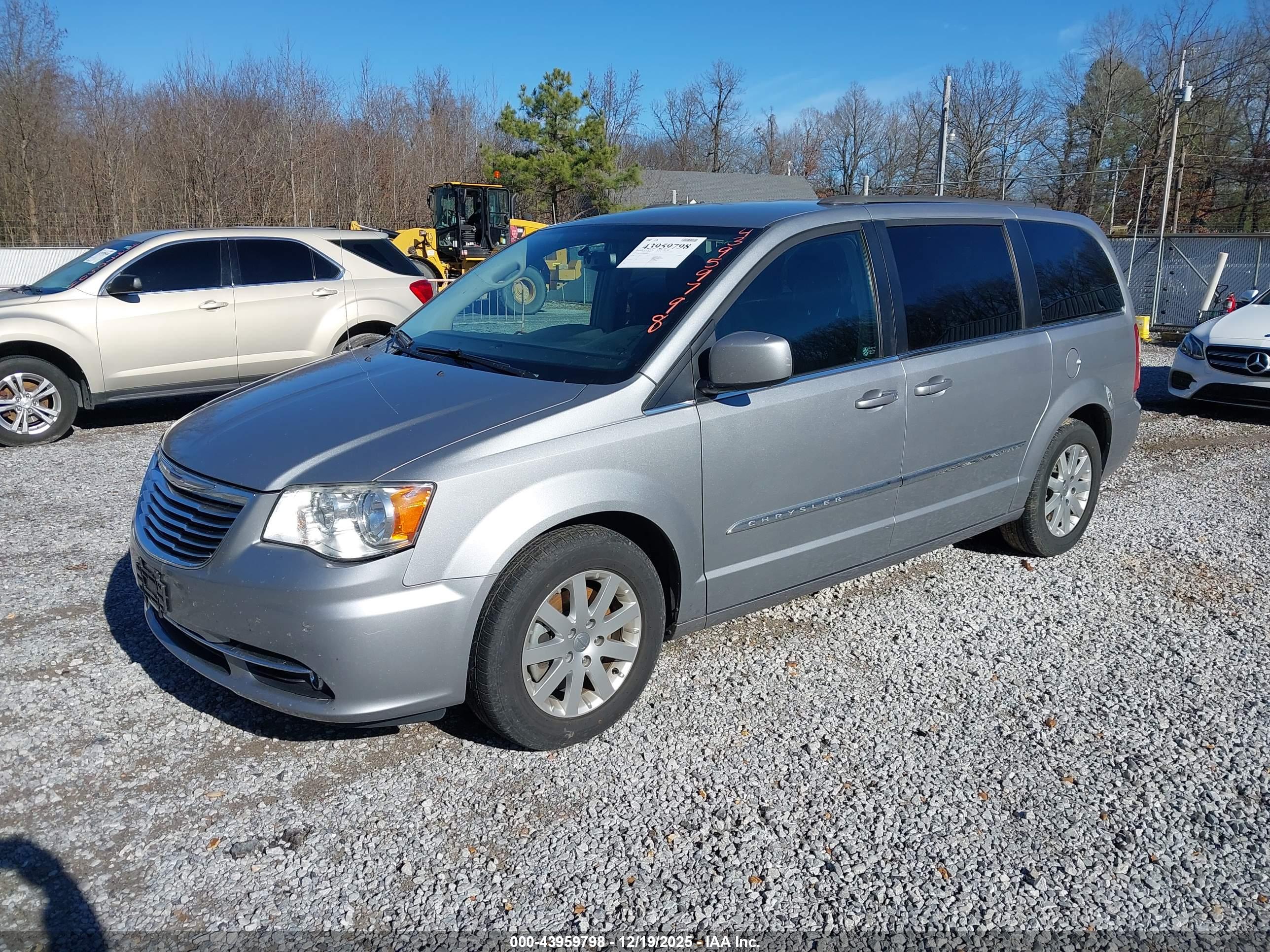 CHRYSLER TOWN image 2