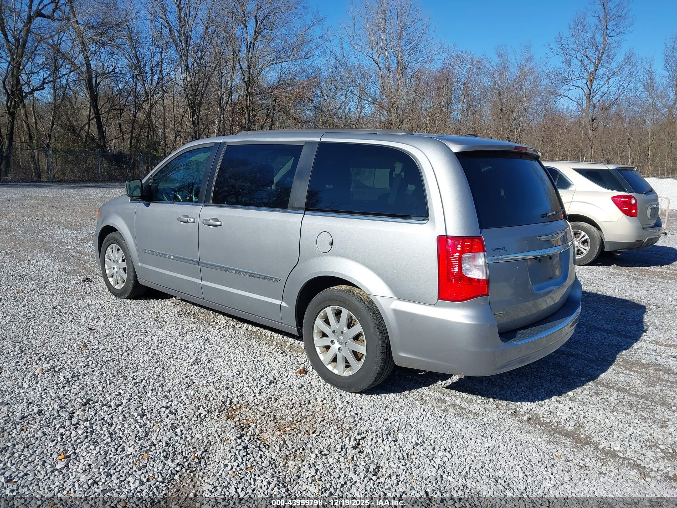 CHRYSLER TOWN image 3