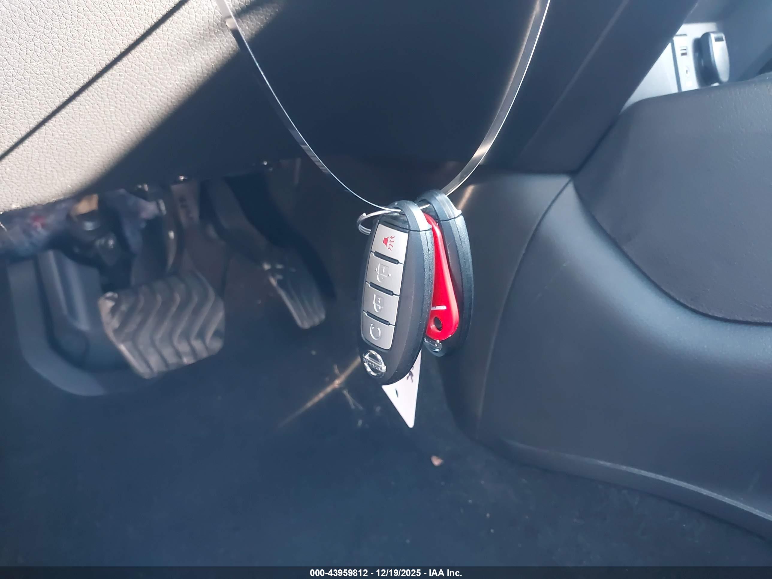 NISSAN ROGUE image 11