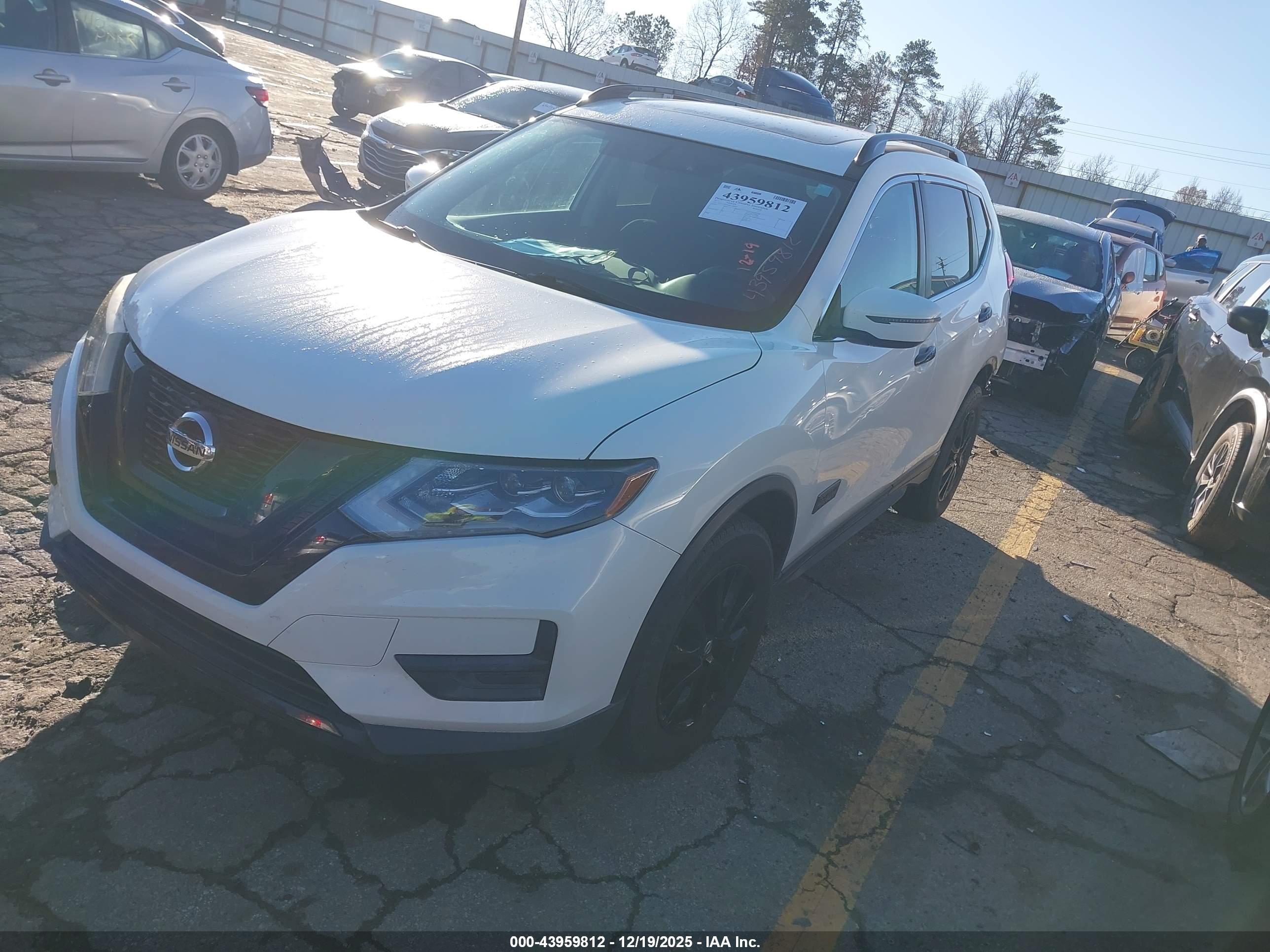 NISSAN ROGUE image 2