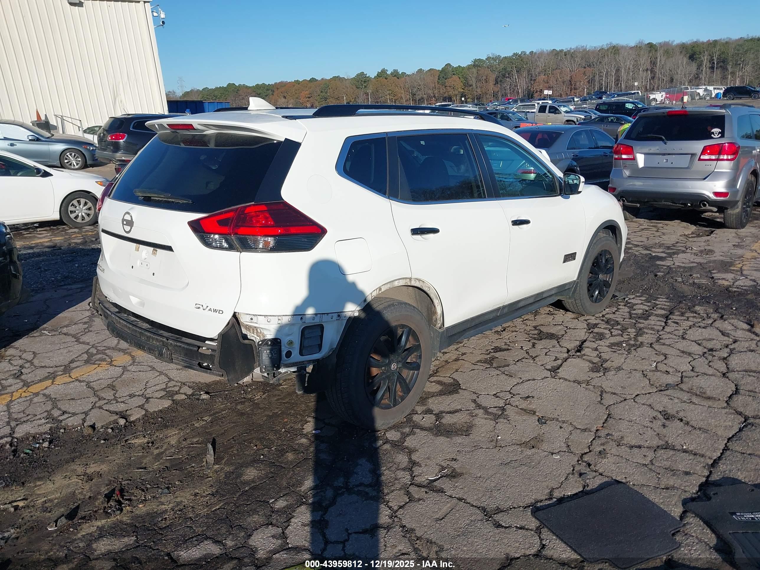 NISSAN ROGUE image 4