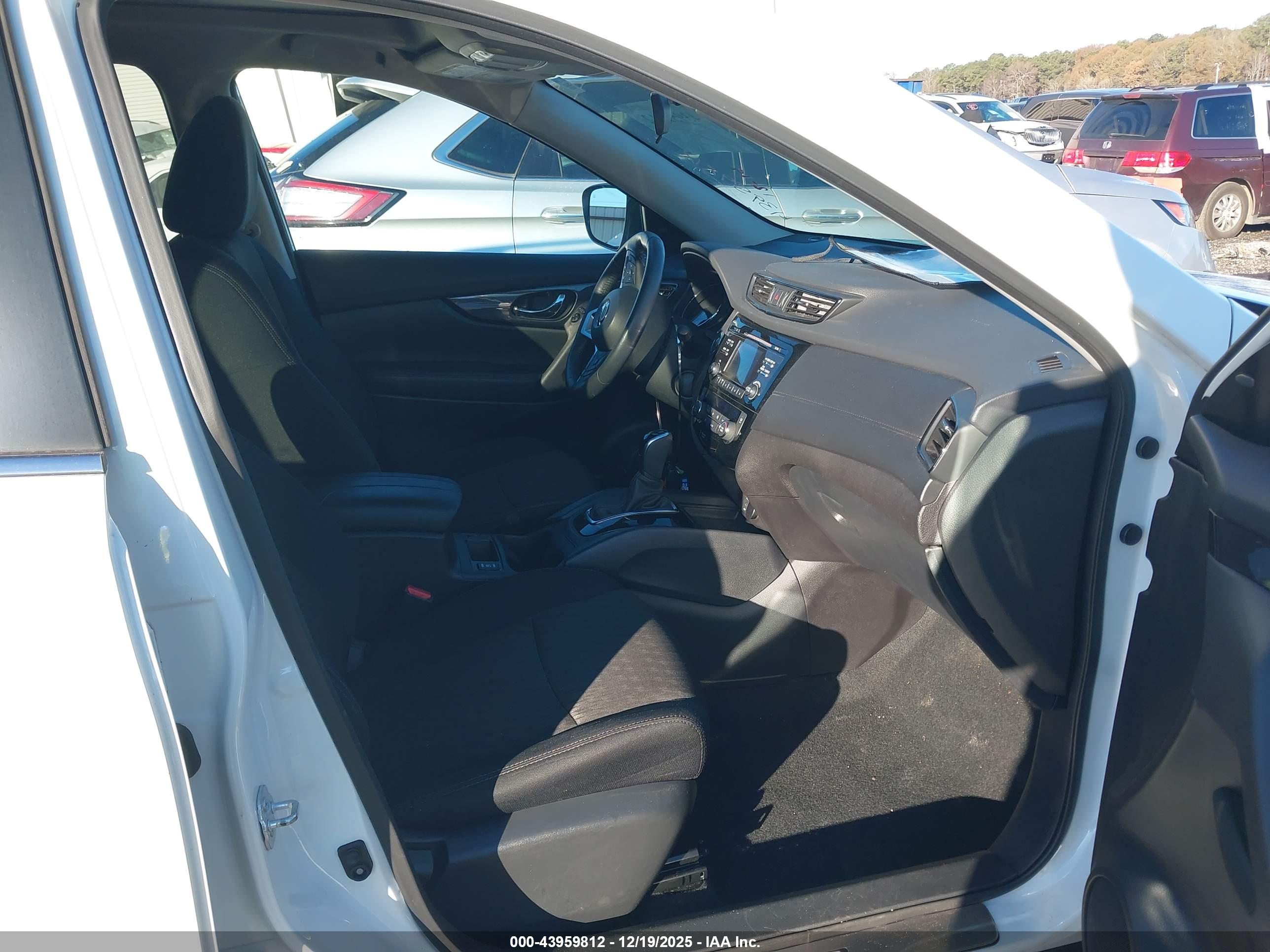 NISSAN ROGUE image 5