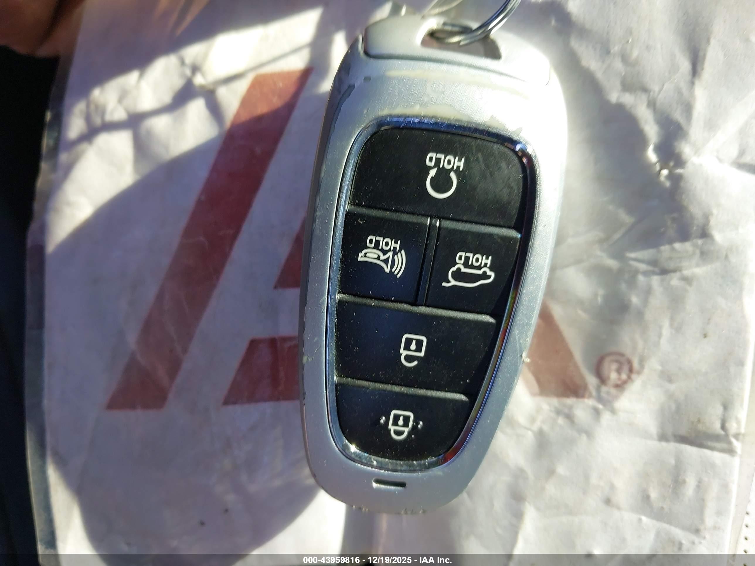 HYUNDAI TUCSON image 11