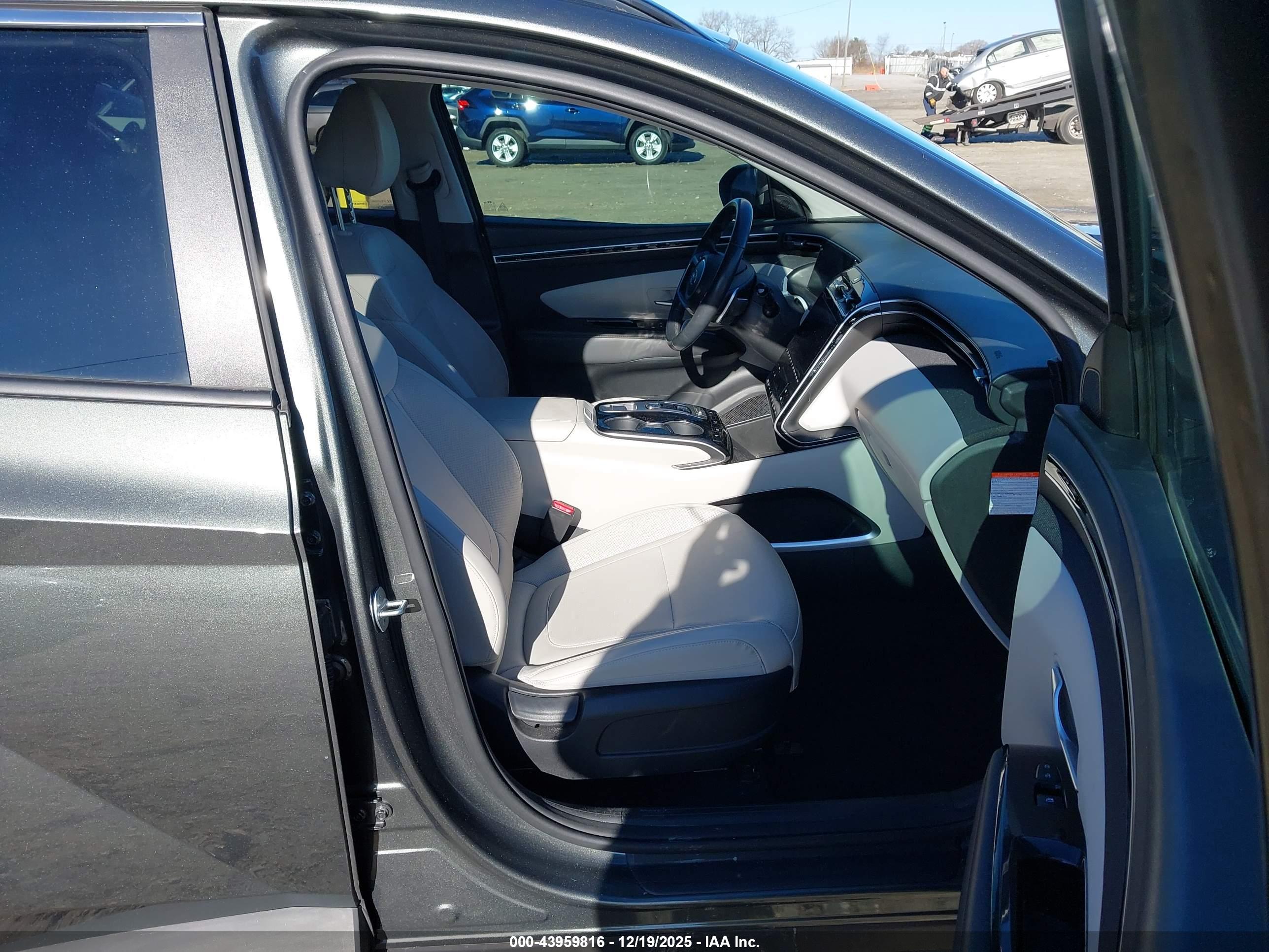HYUNDAI TUCSON image 5