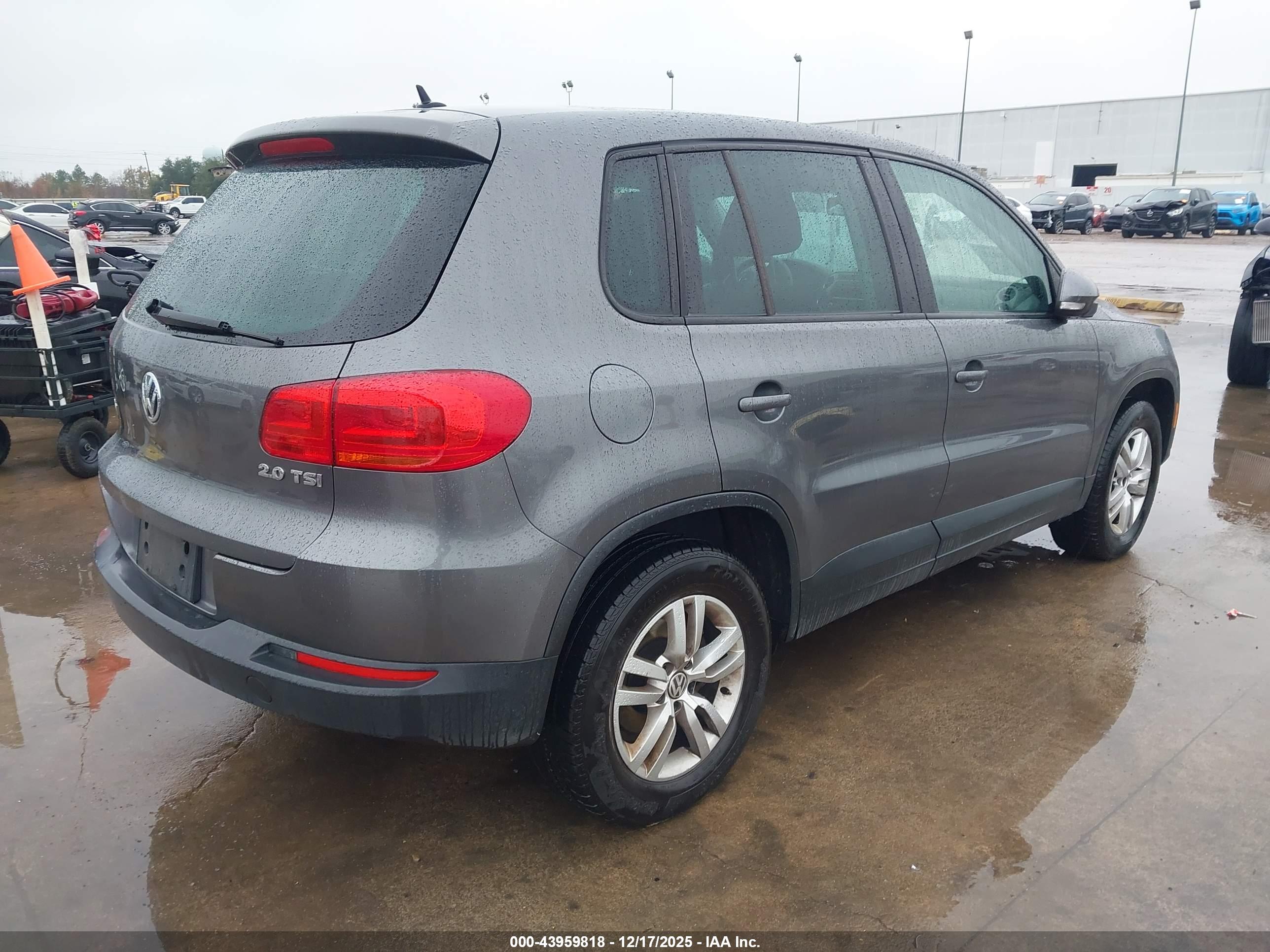 VOLKSWAGEN TIGUAN image 4