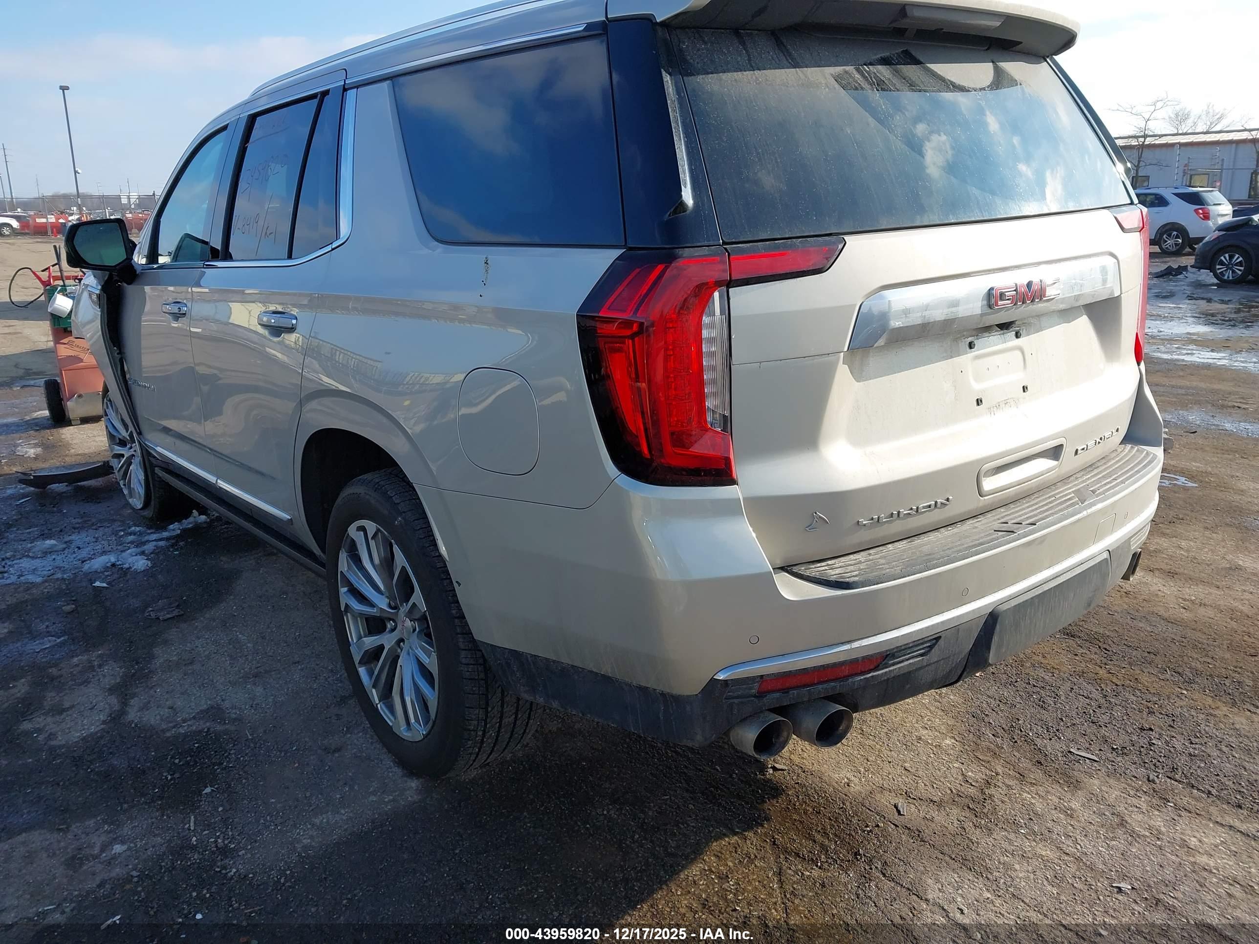 GMC YUKON image 3