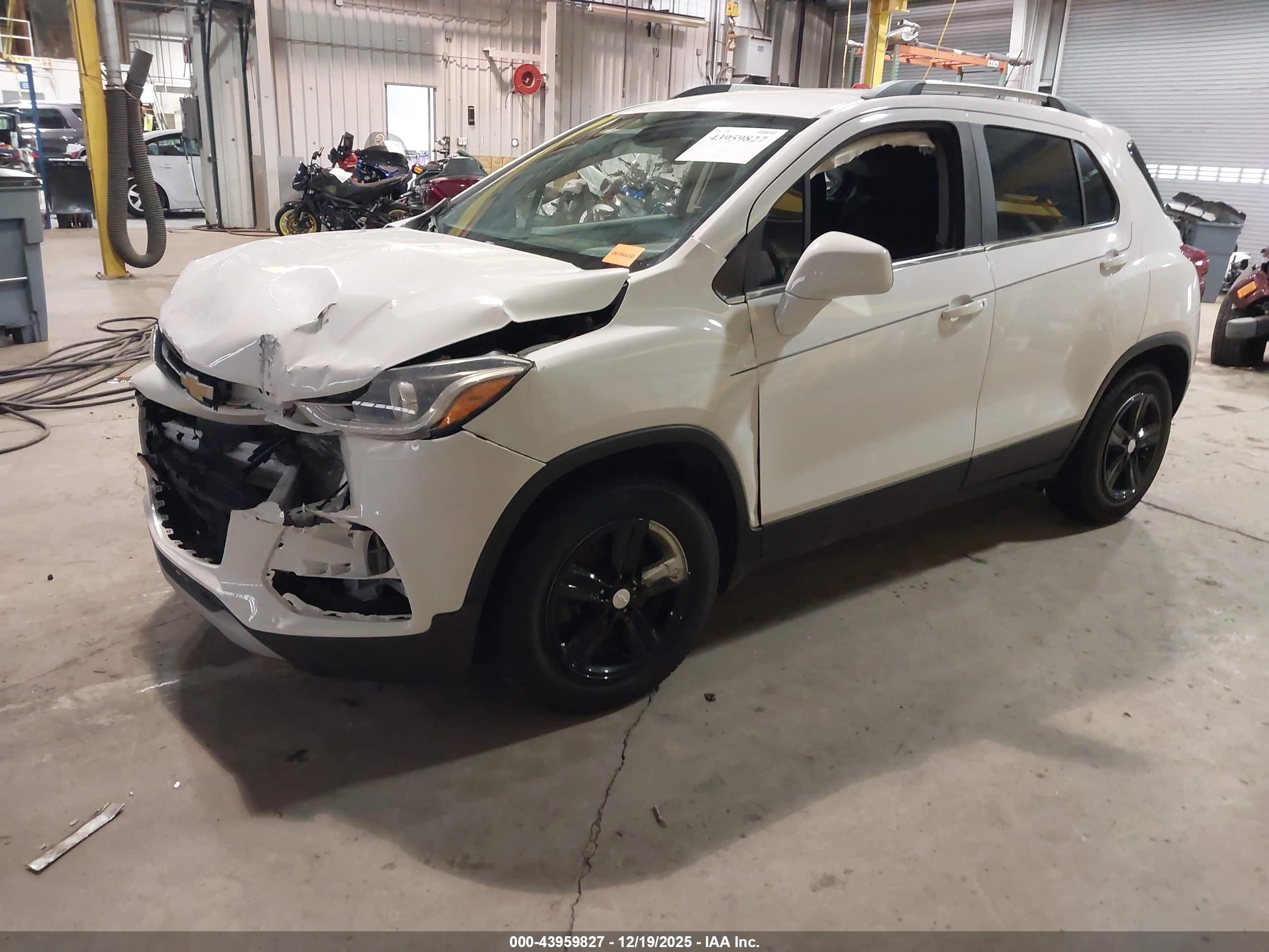 CHEVROLET TRAX image 2