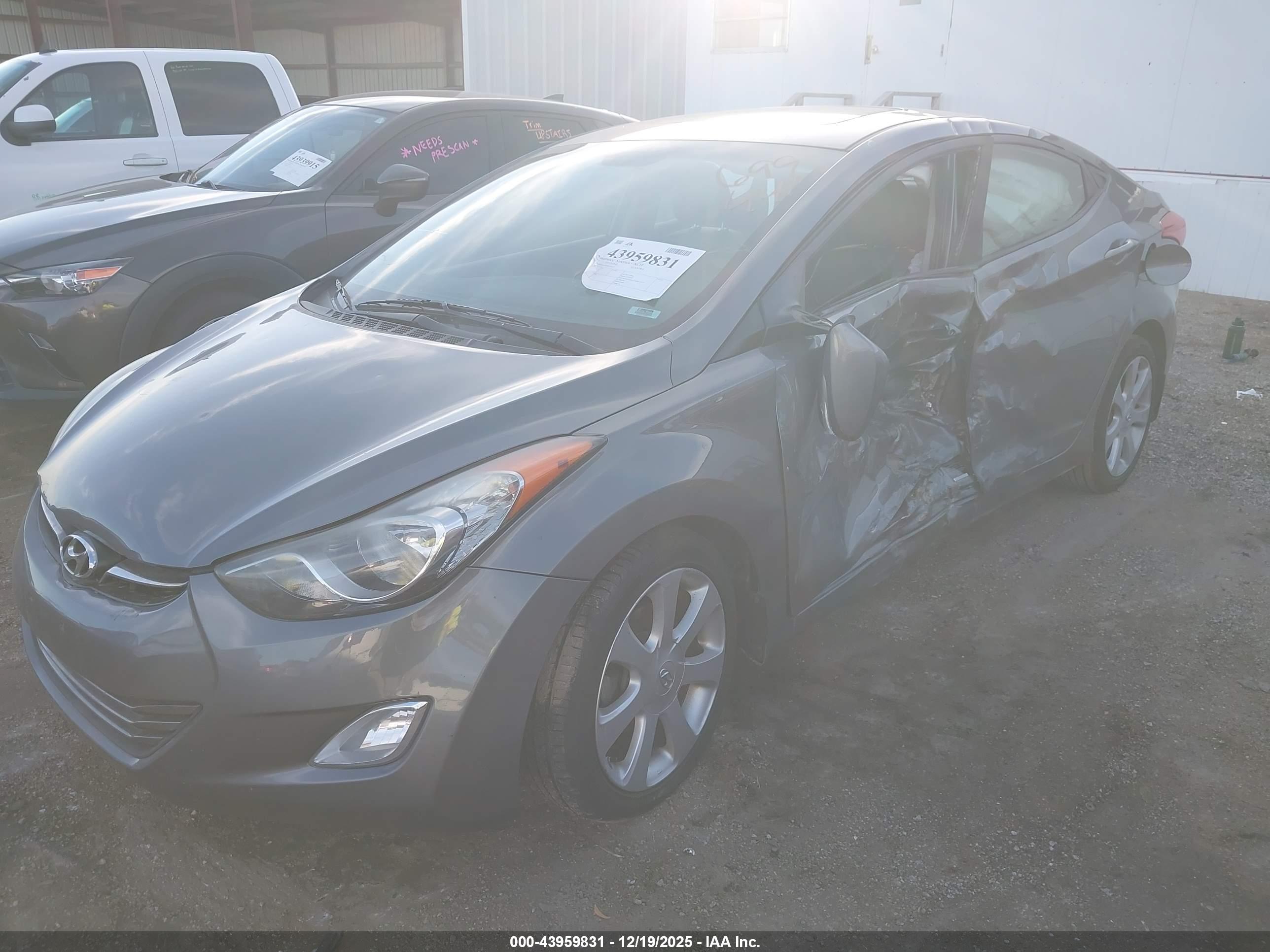 HYUNDAI ELANTRA image 2