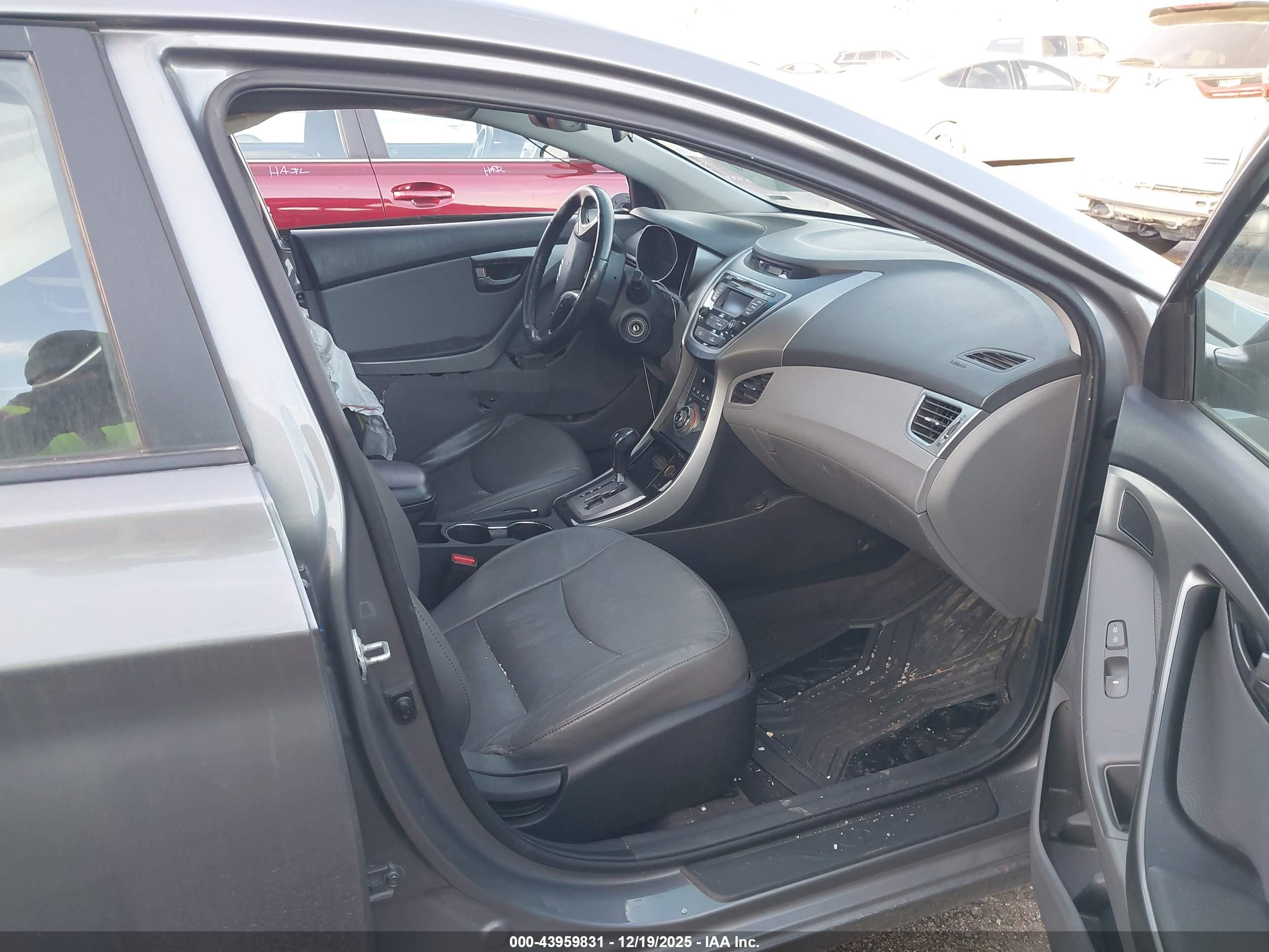 HYUNDAI ELANTRA image 5