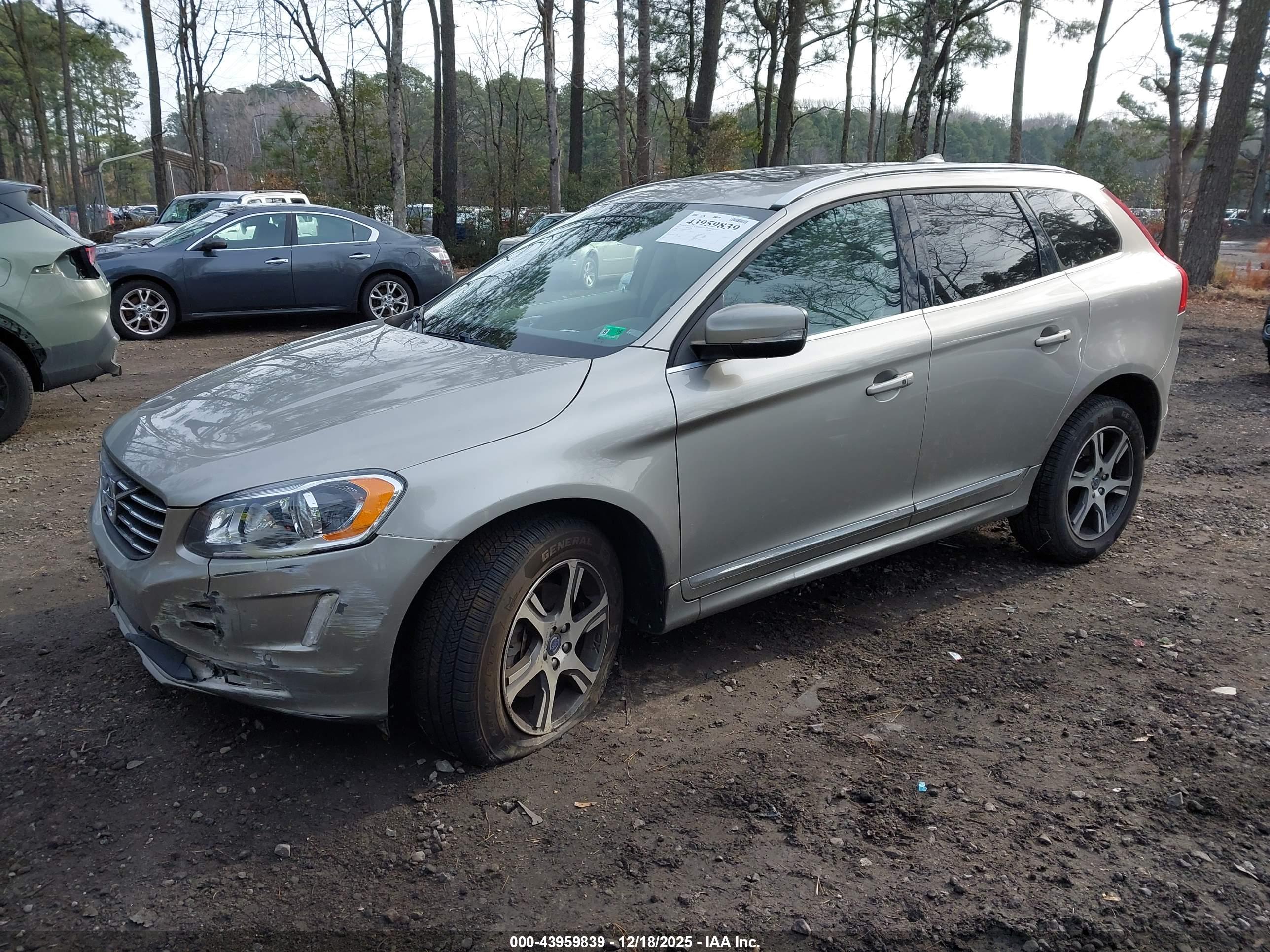 VOLVO XC60 image 2