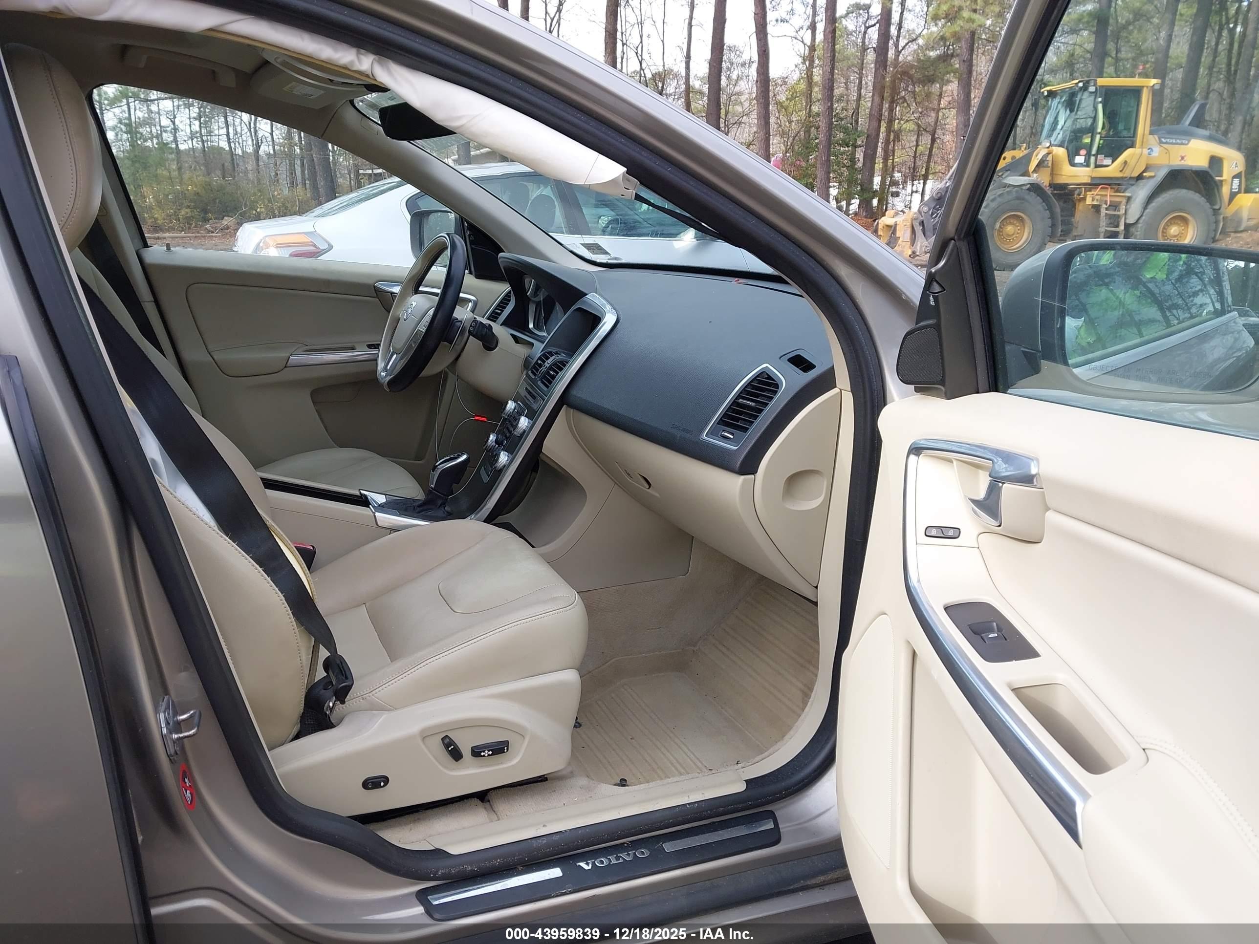 VOLVO XC60 image 5